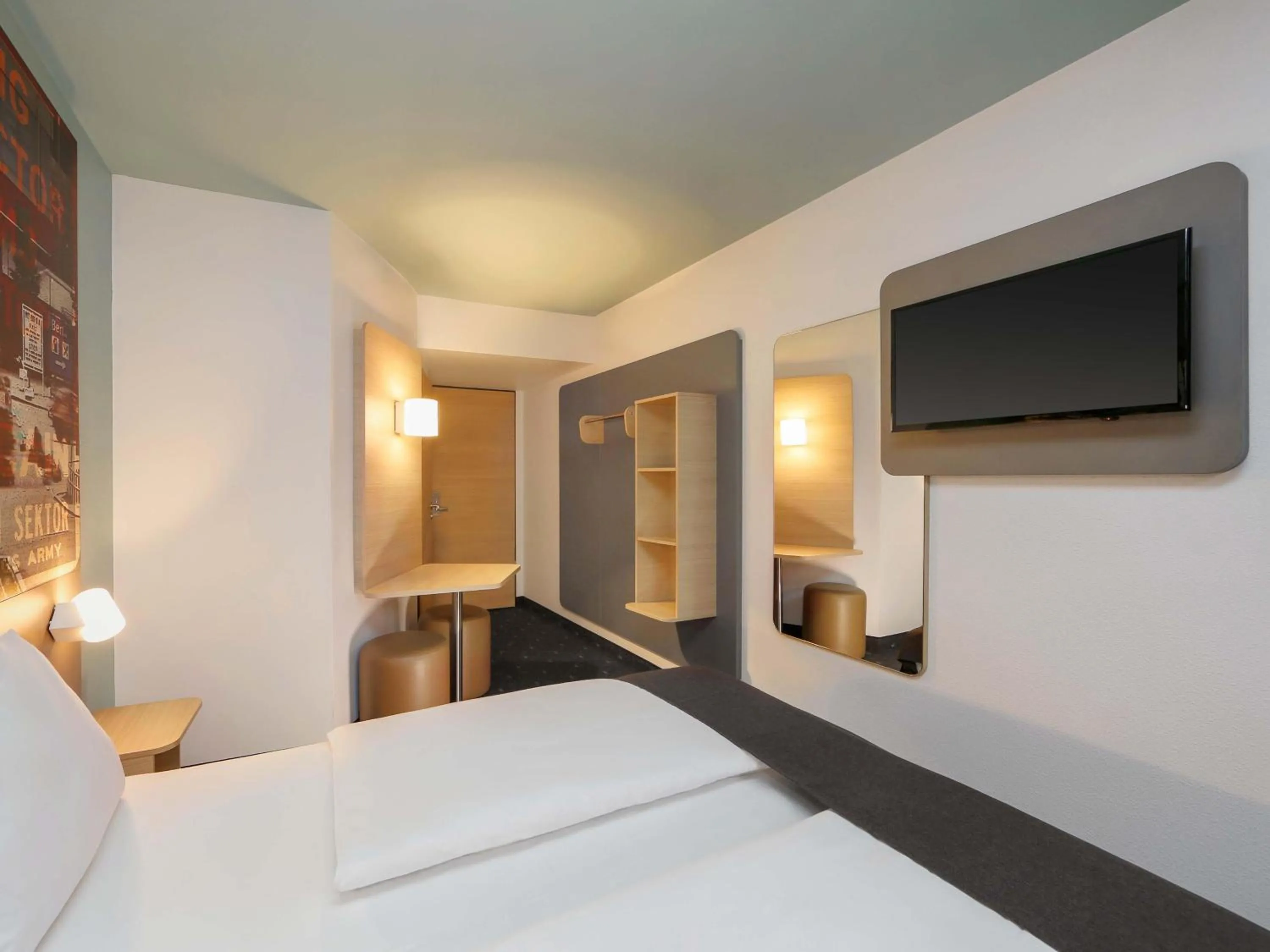 Photo of the whole room, Bed in B&B Hotel Berlin-Dreilinden