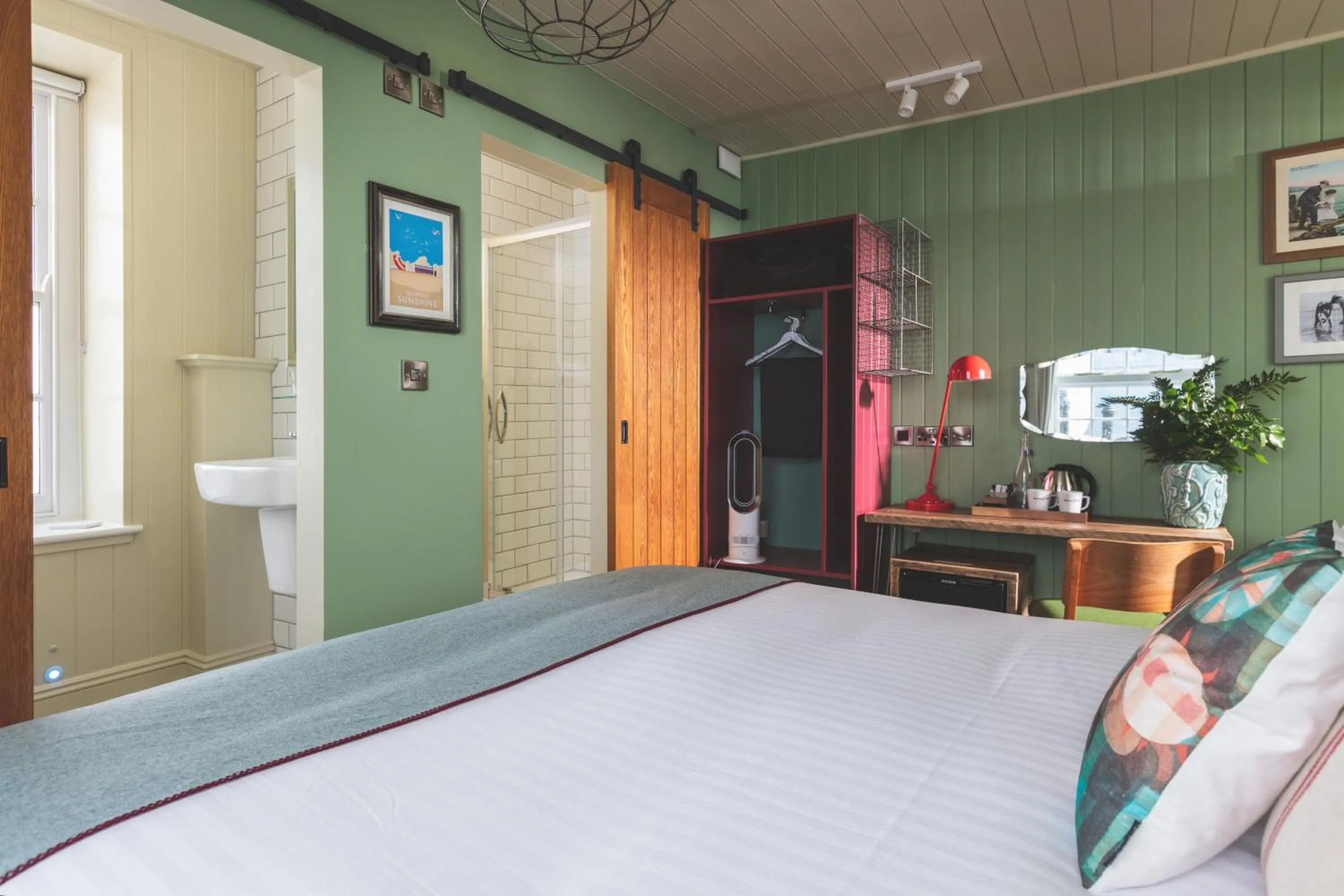 Bed in Rock Point Inn