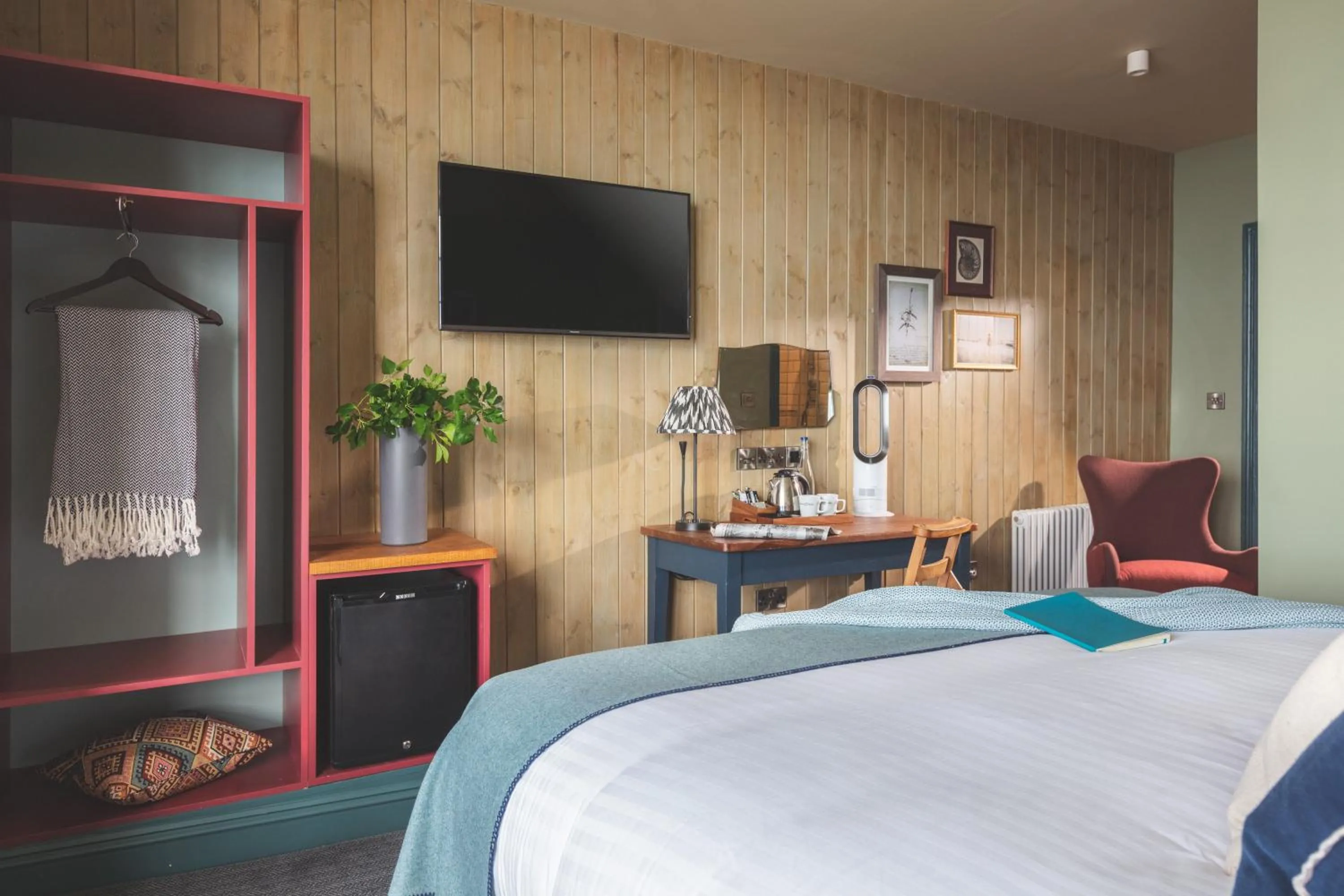 Bed in Rock Point Inn