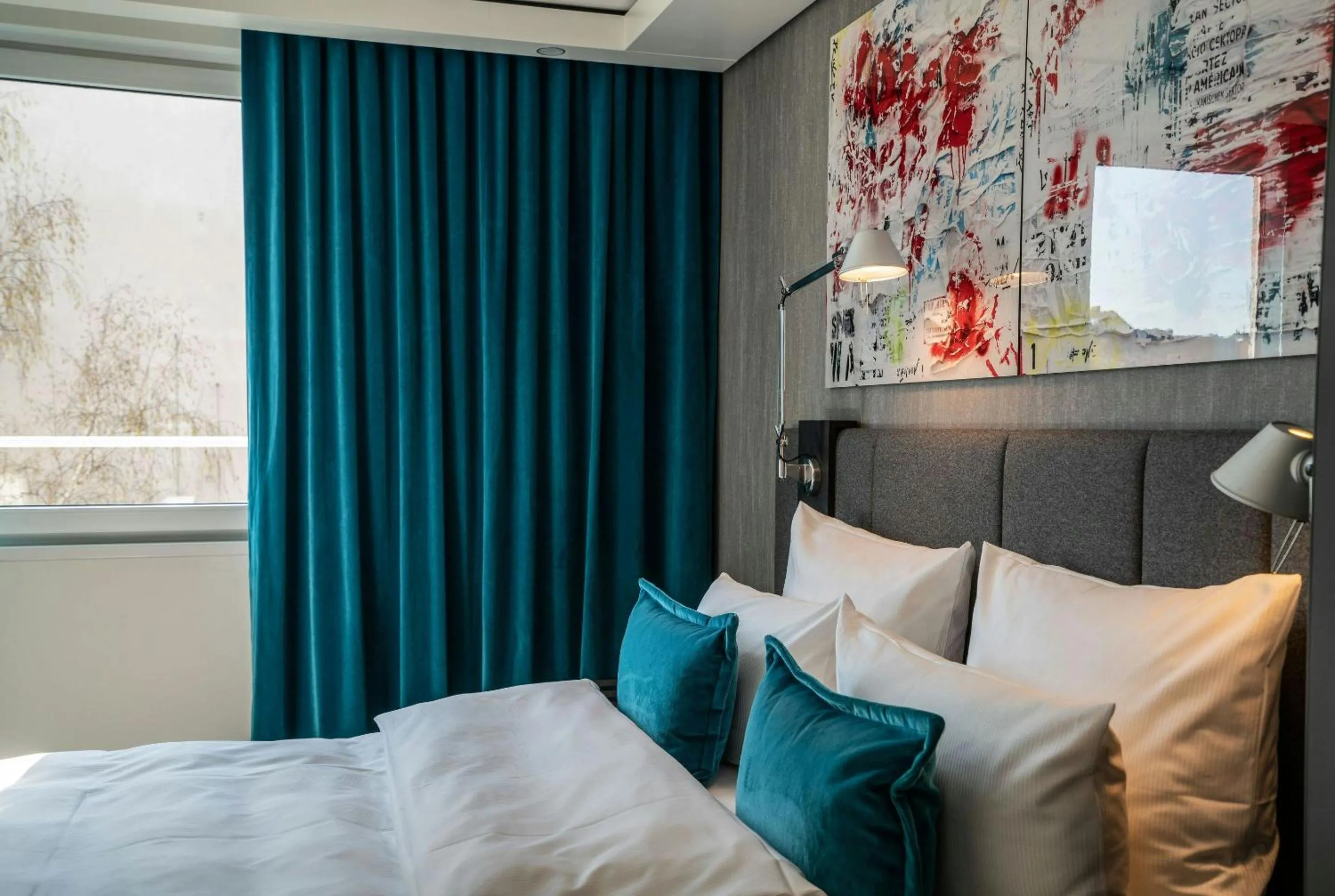 Photo of the whole room, Bed in Motel One Berlin Mitte