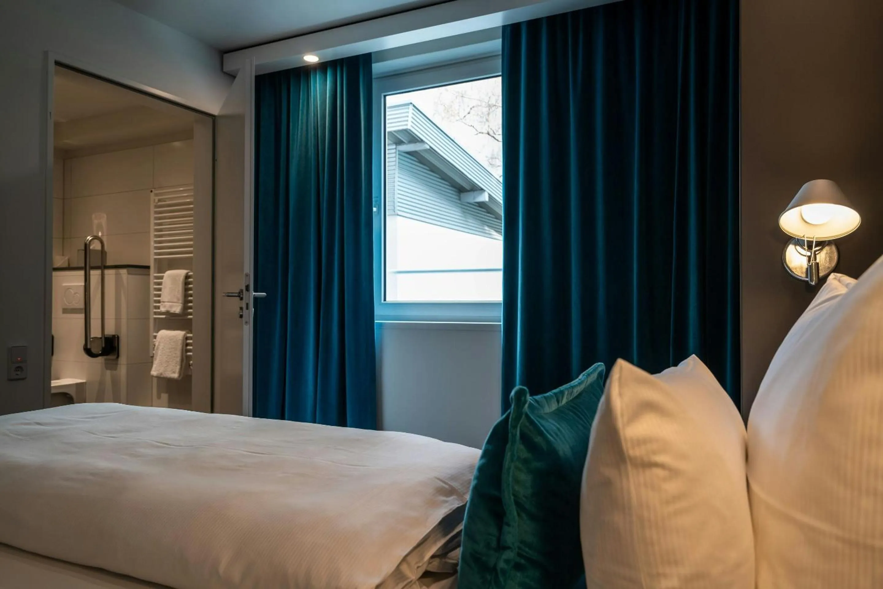 Photo of the whole room, Bed in Motel One Berlin Mitte