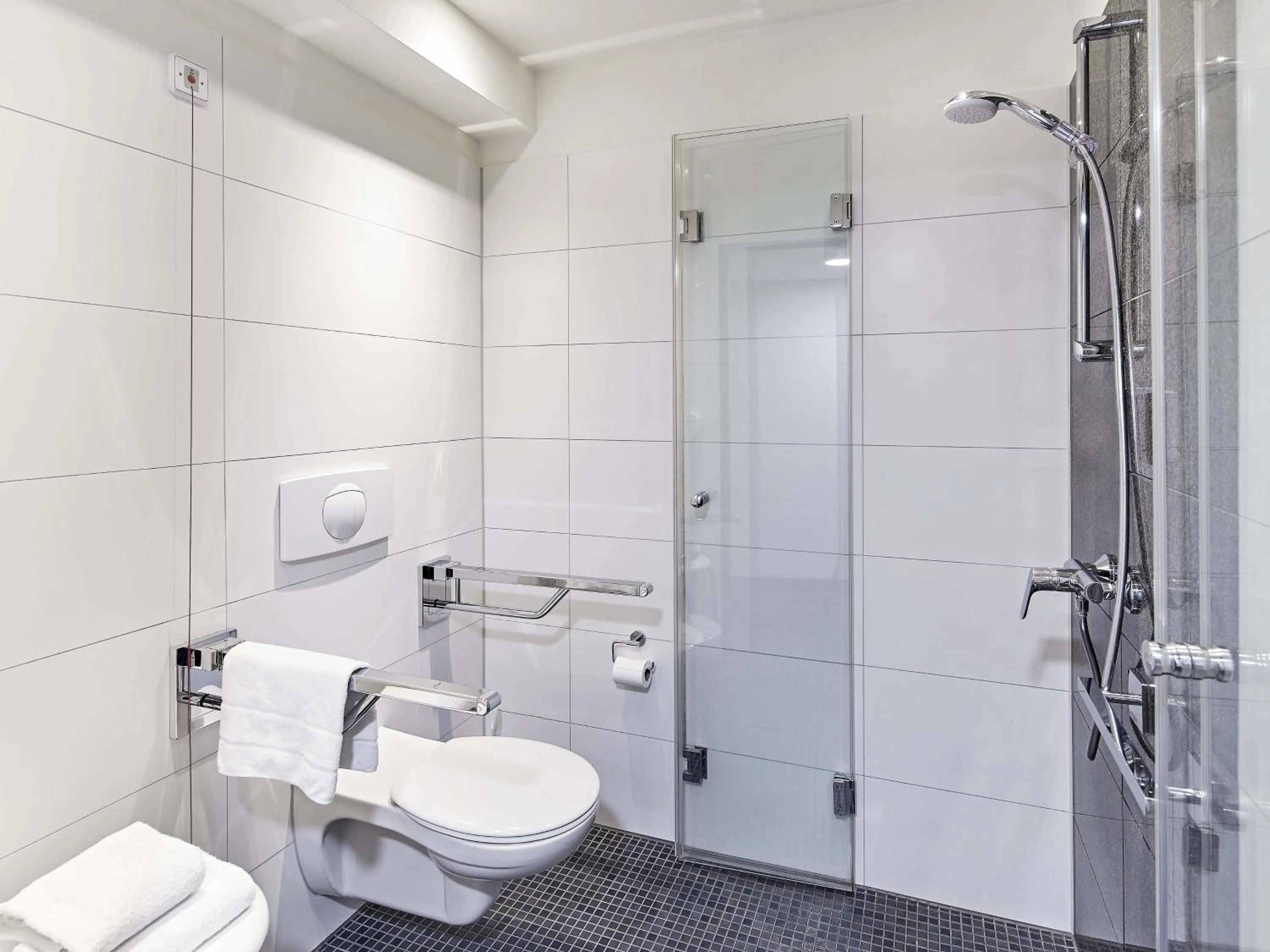 Bathroom in B&B Hotel Köln-West