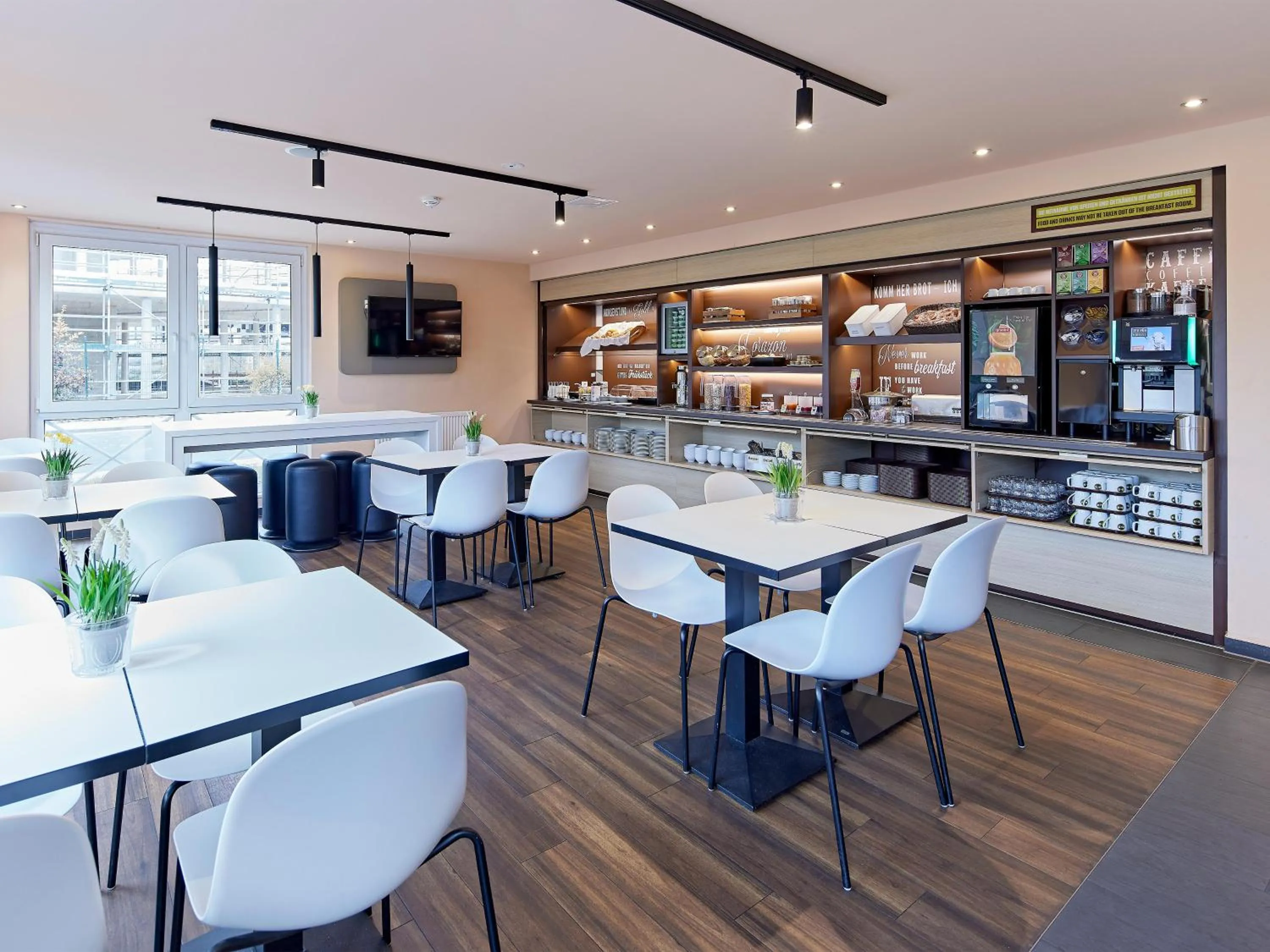 Restaurant/places to eat in B&B Hotel Köln-West