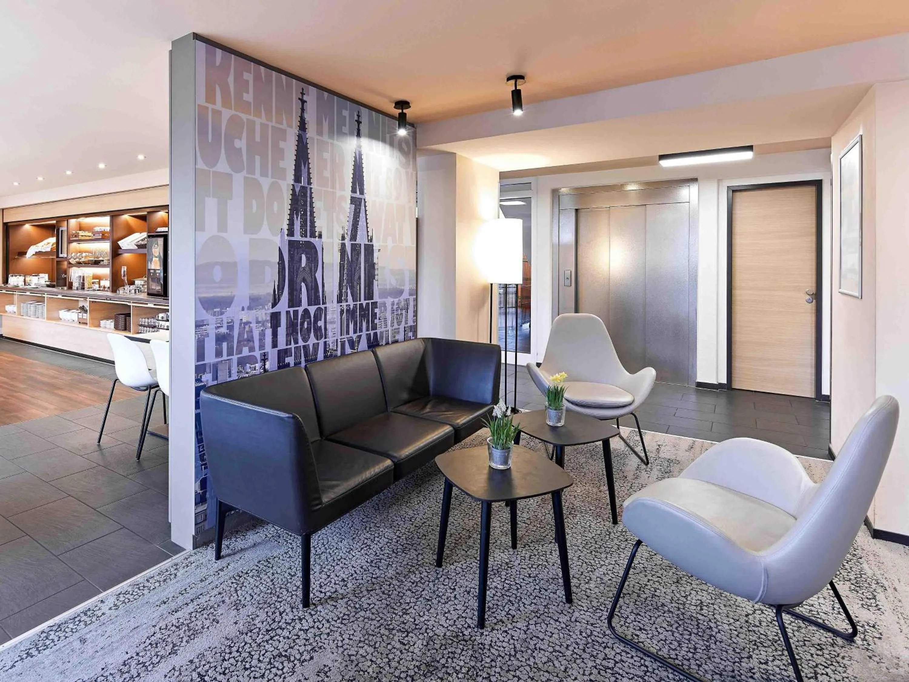 Lobby or reception in B&B Hotel Köln-West