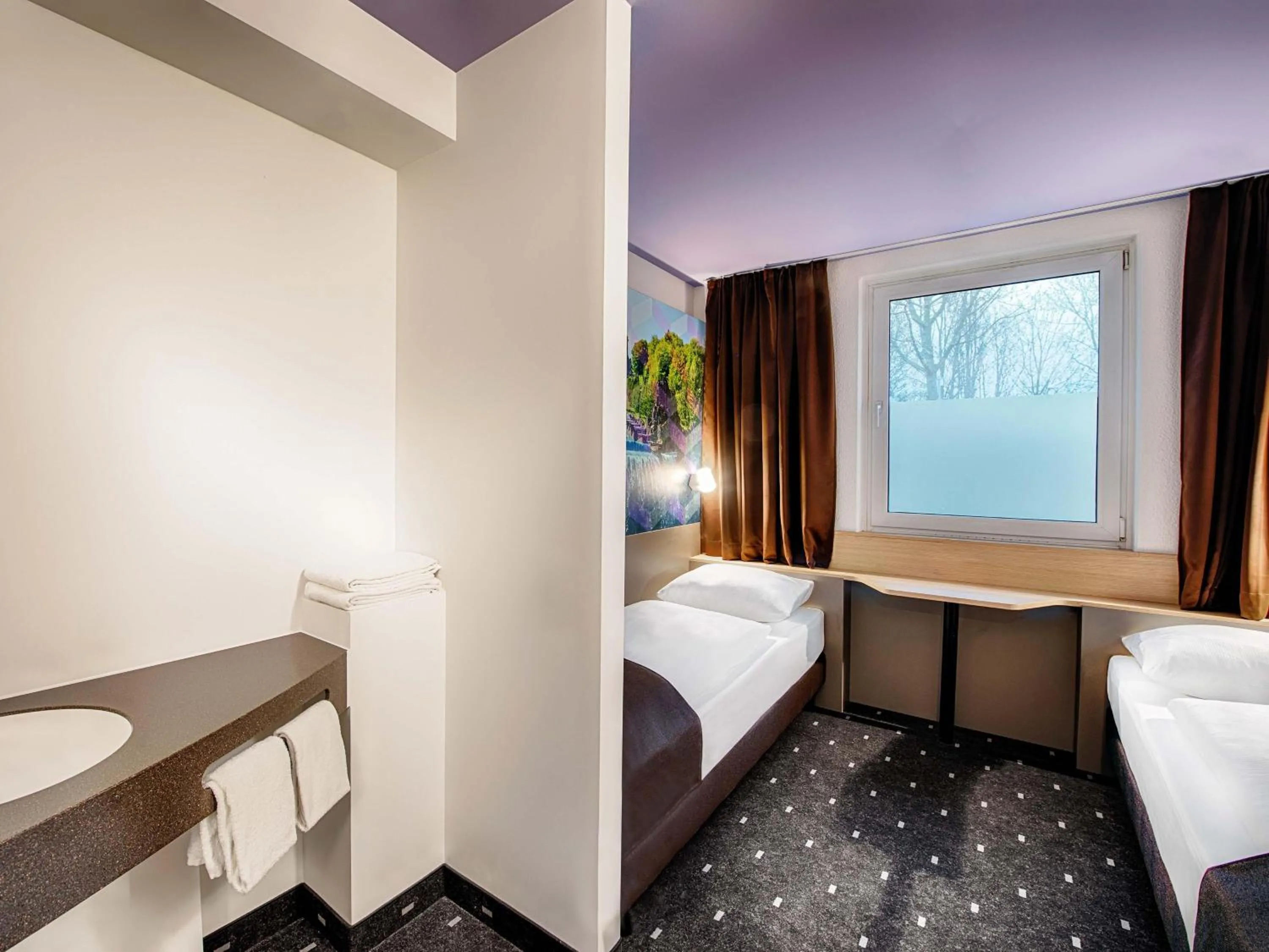 Photo of the whole room, Bed in B&B Hotel Kassel-Süd