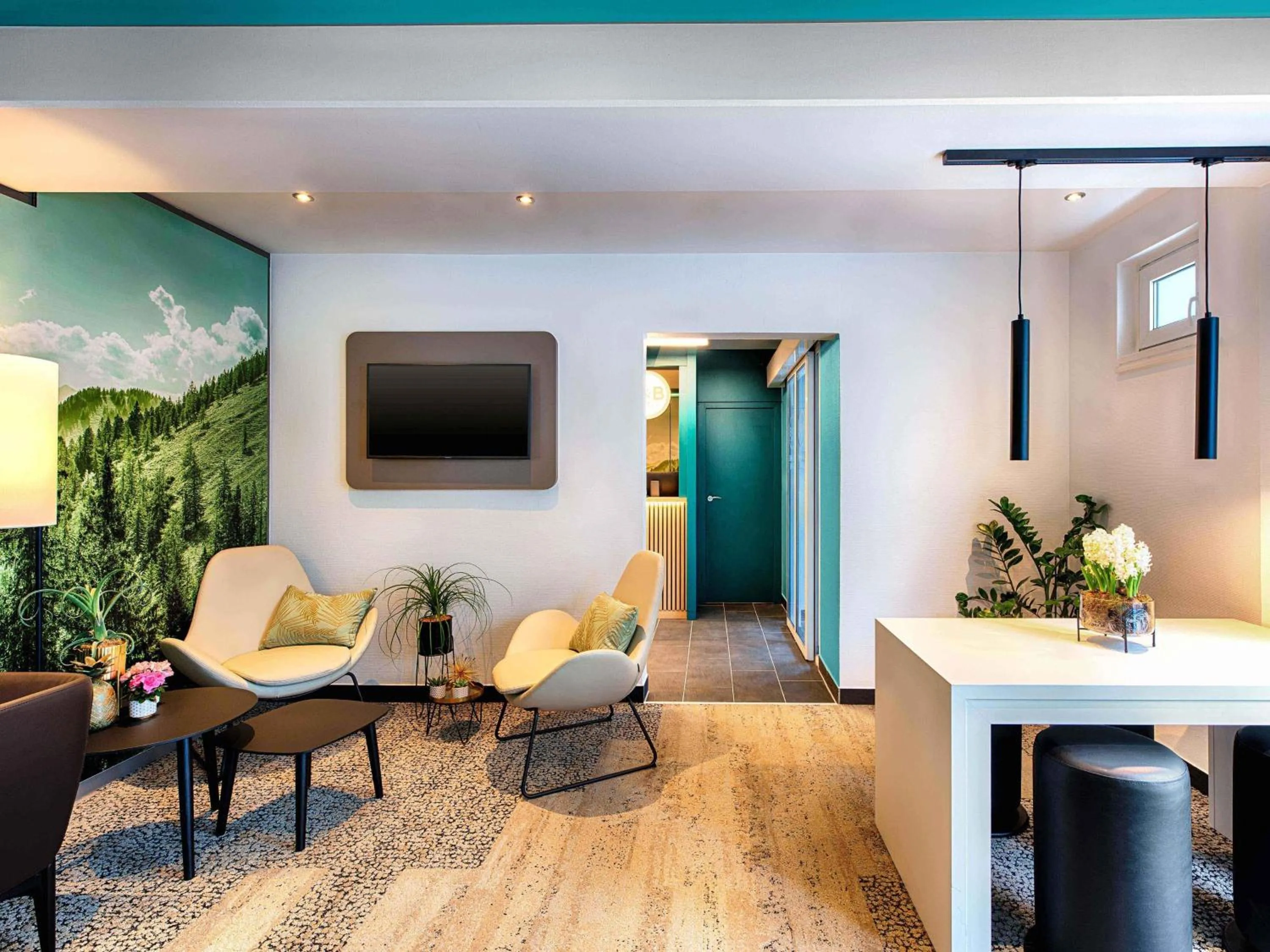 Lobby or reception in B&B Hotel München-Putzbrunn