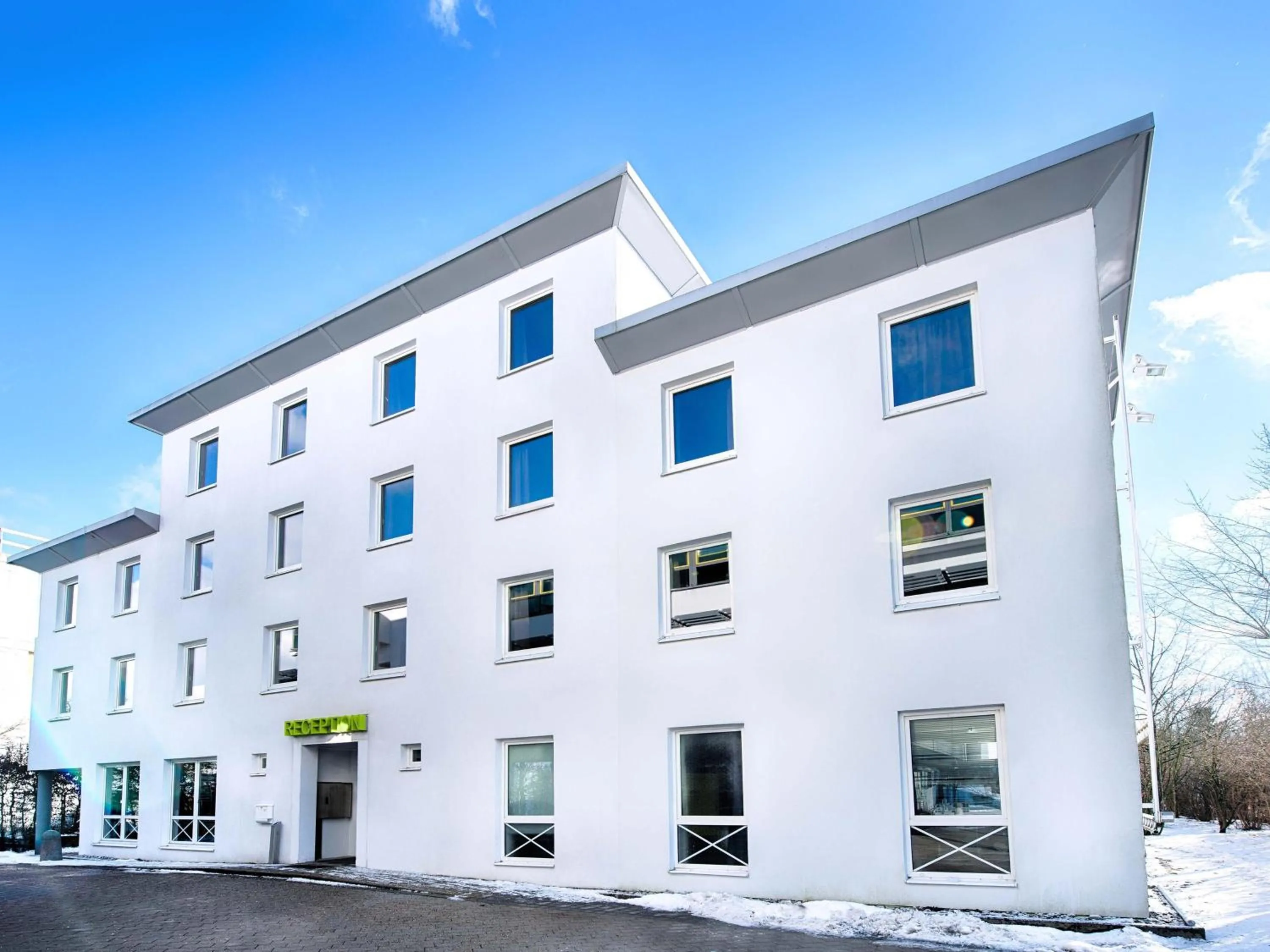 Property building in B&B Hotel München-Putzbrunn