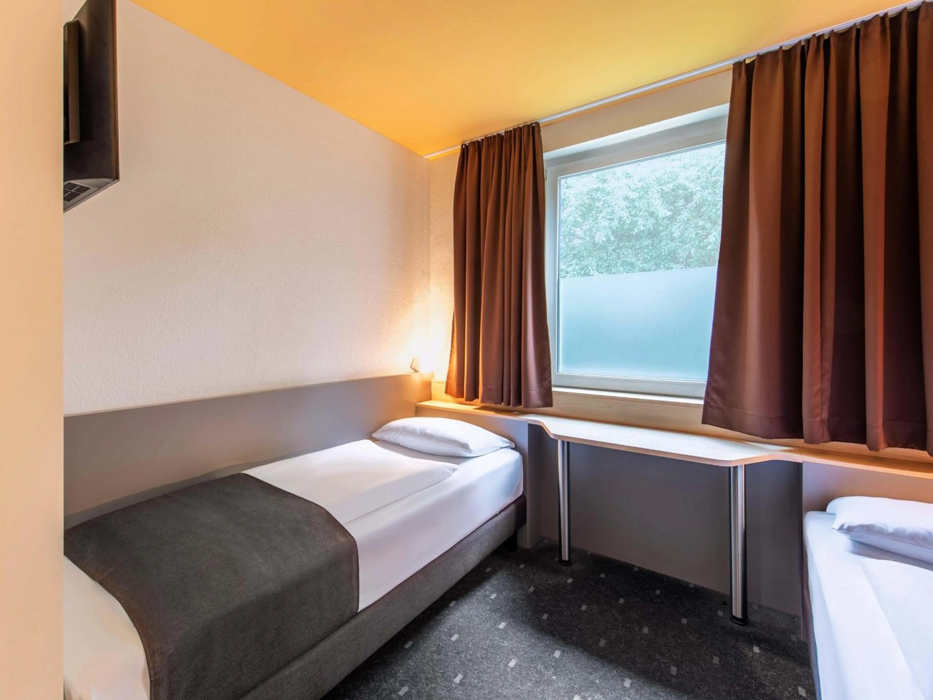 Photo of the whole room, Bed in B&B Hotel Schweinfurt-Süd