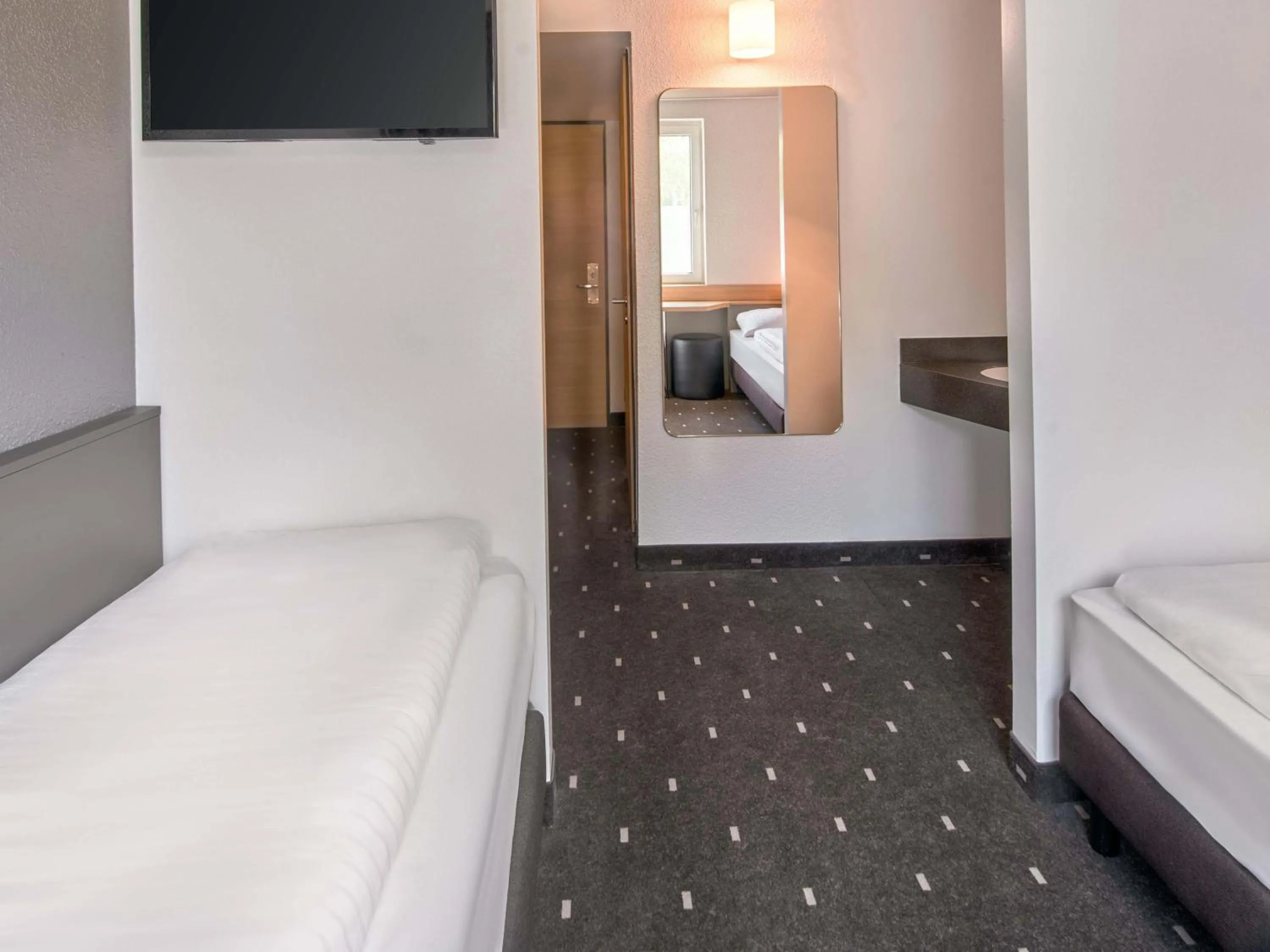 Photo of the whole room, Bed in B&B Hotel Offenbach-Süd