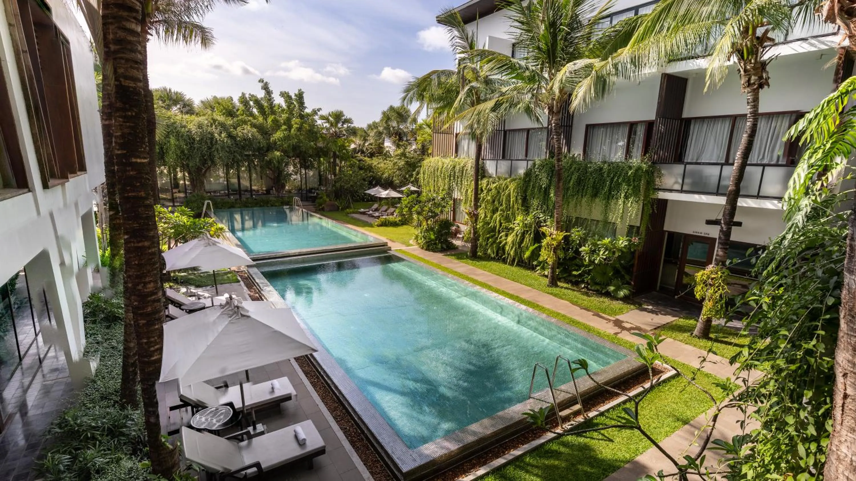 Swimming pool in Shintana Saya La Maison