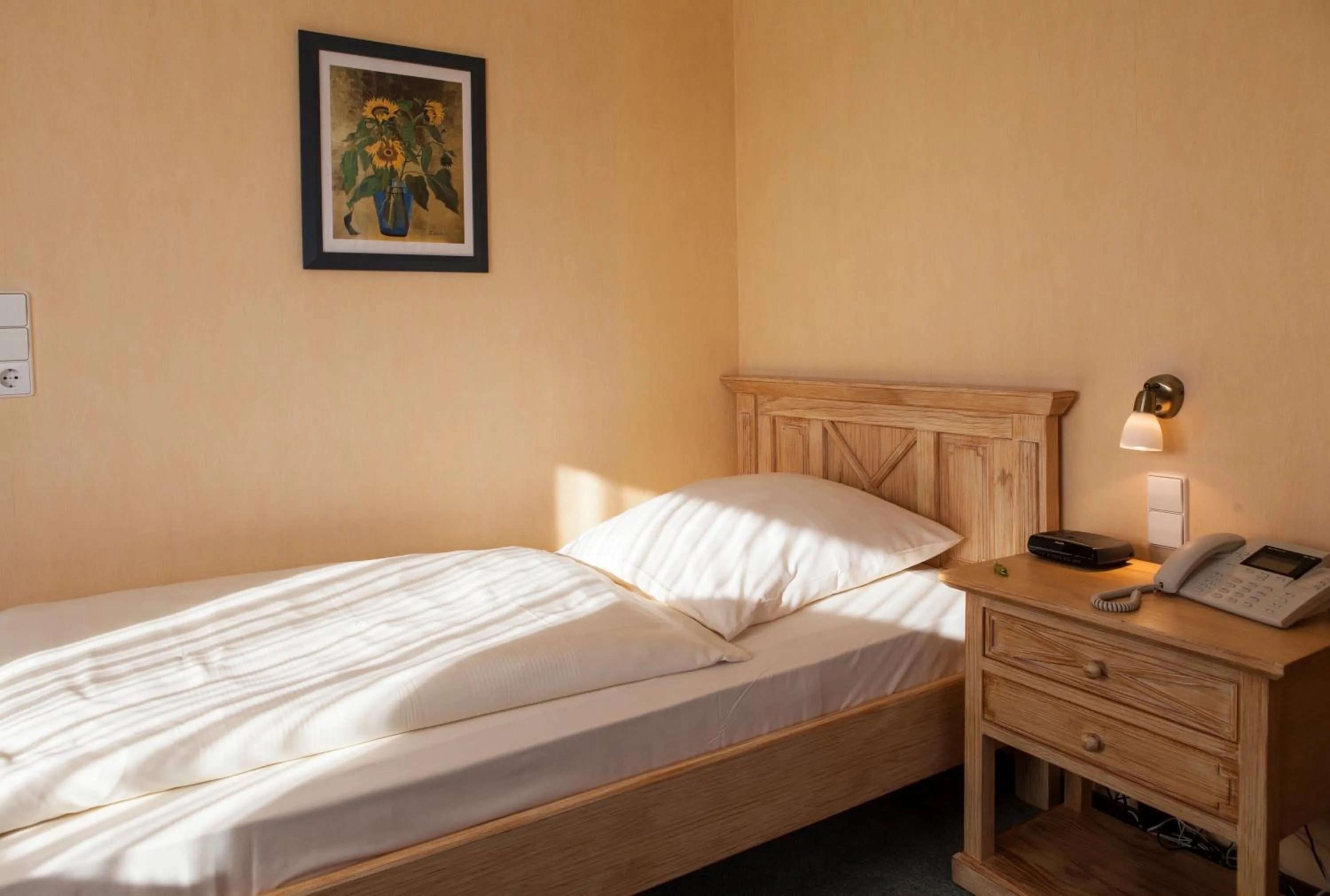 Photo of the whole room, Bed in Hotel Backenköhler