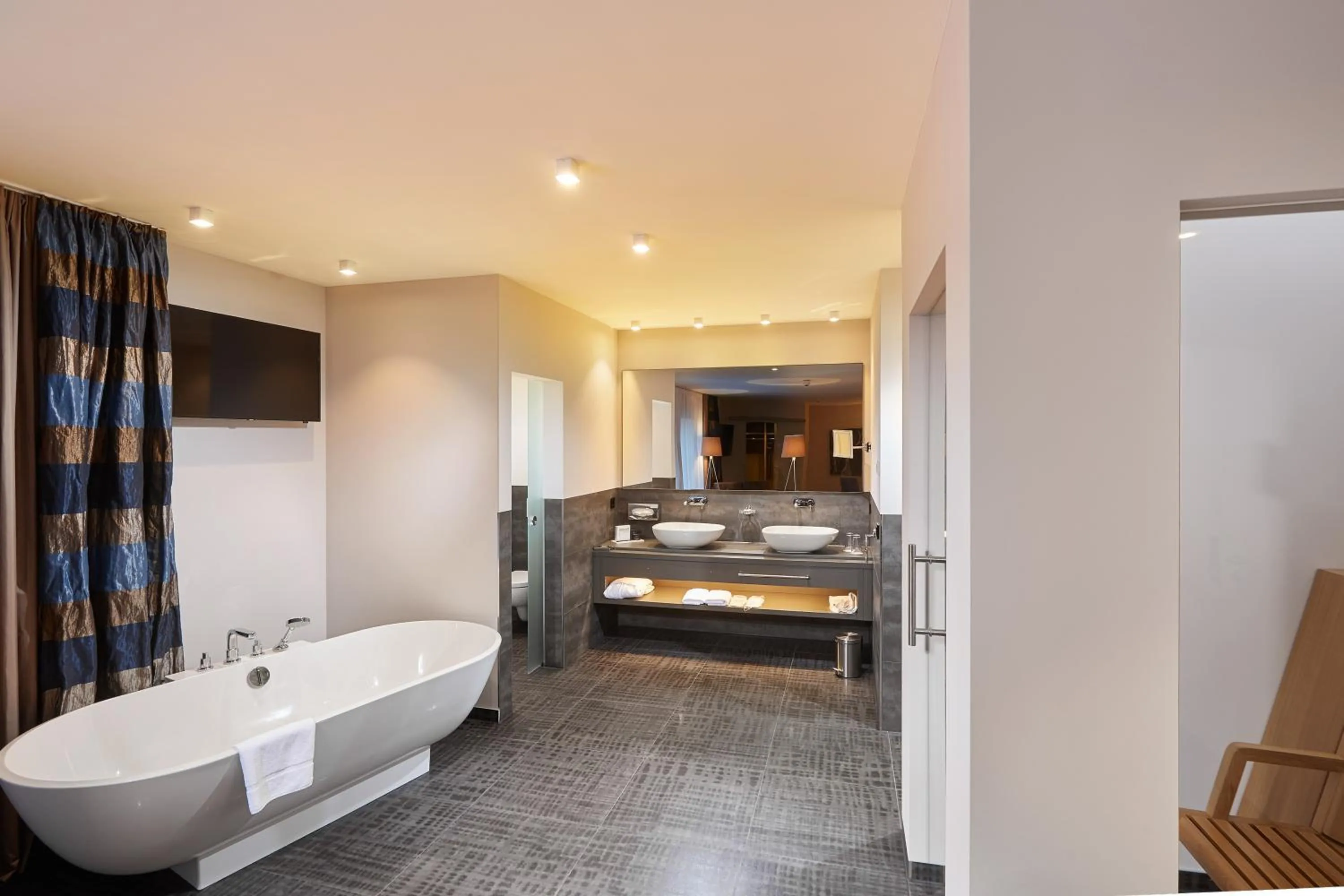 Bathroom, Bed in Schloss Reinach