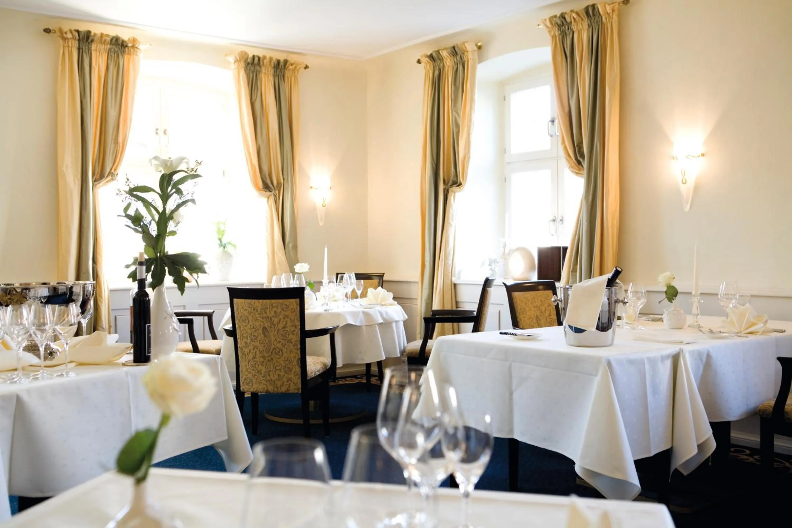 Restaurant/places to eat in Schloss Reinach