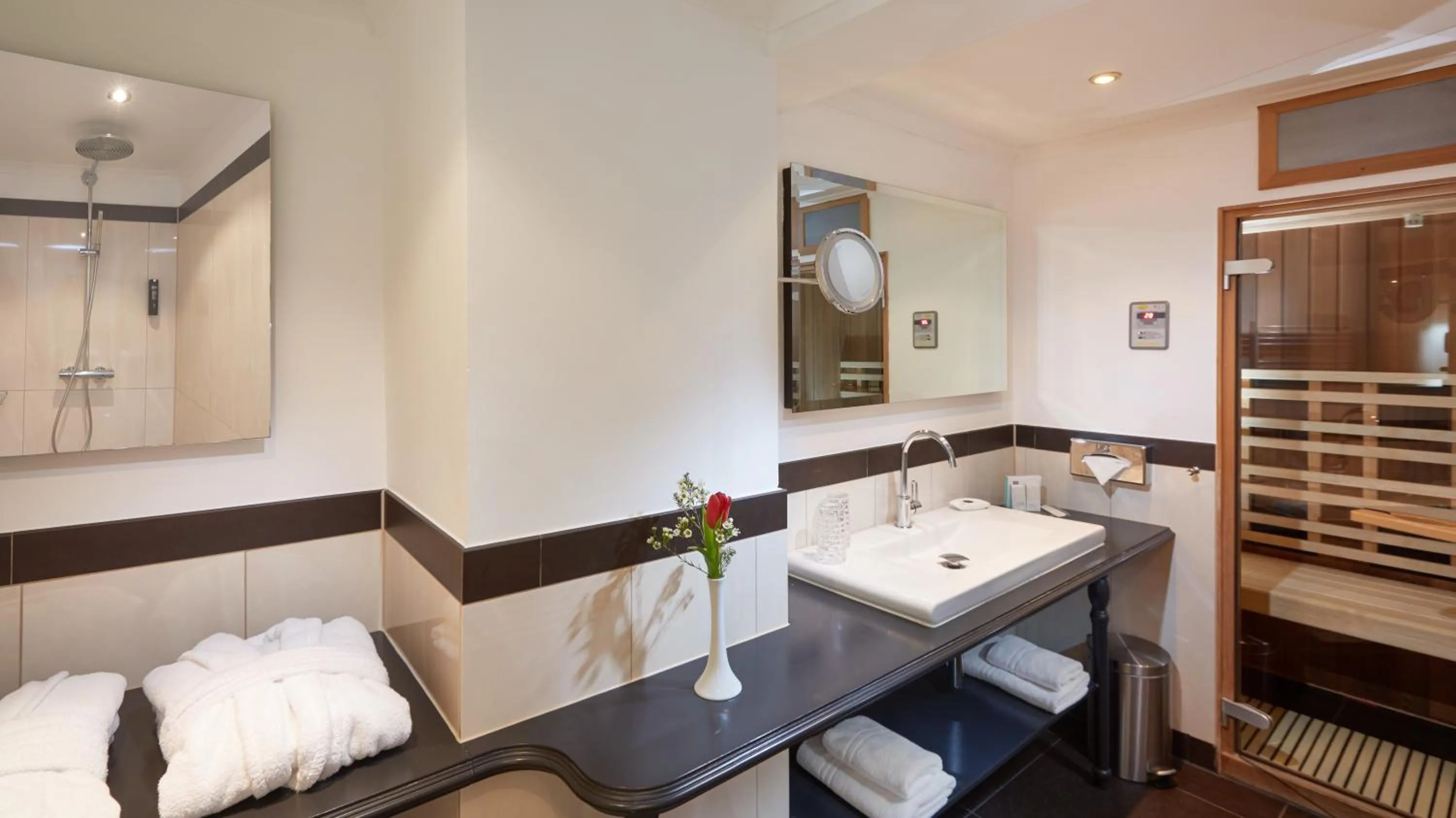 Bathroom, Bed in Schloss Reinach