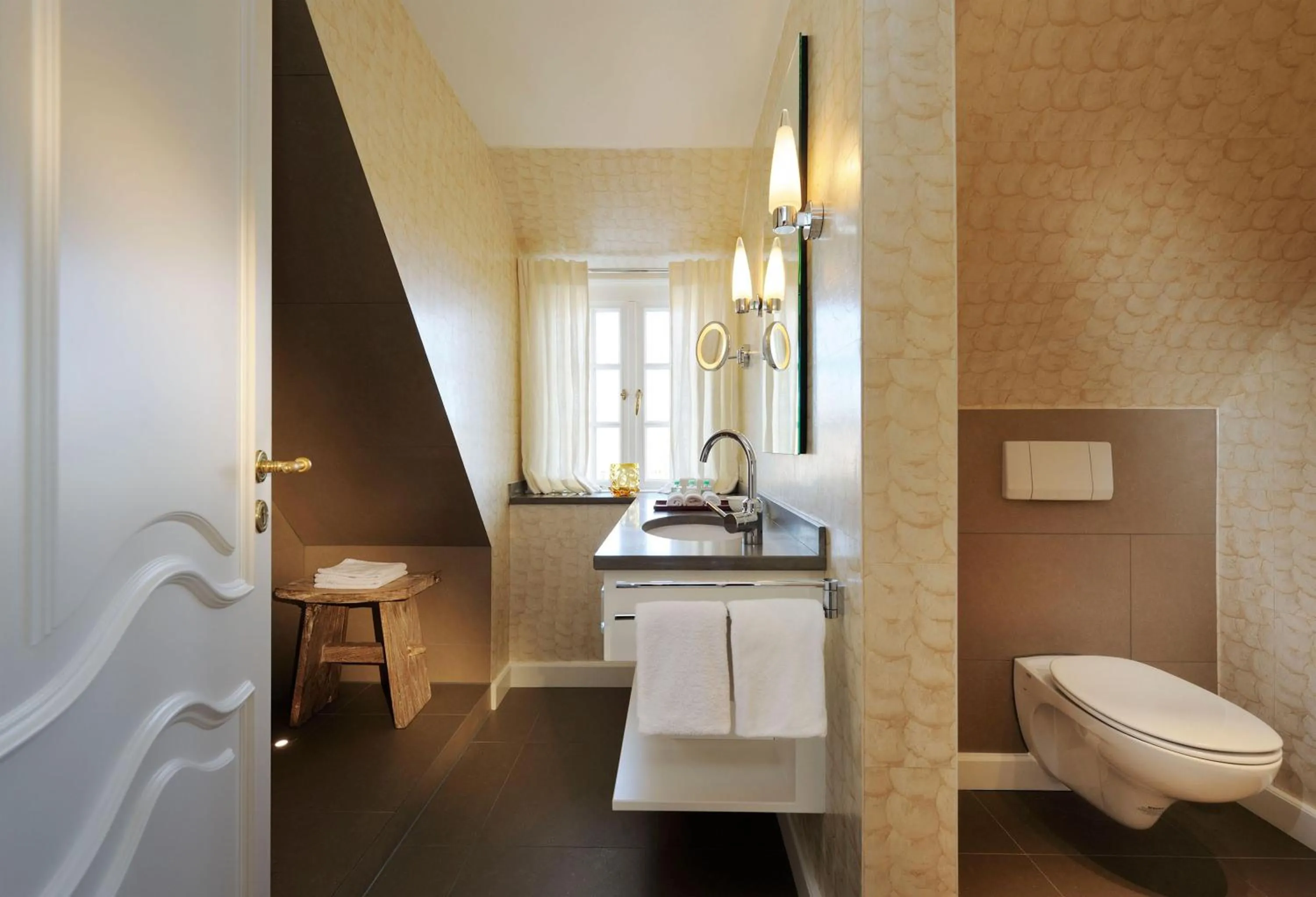 Photo of the whole room in Hotel Village