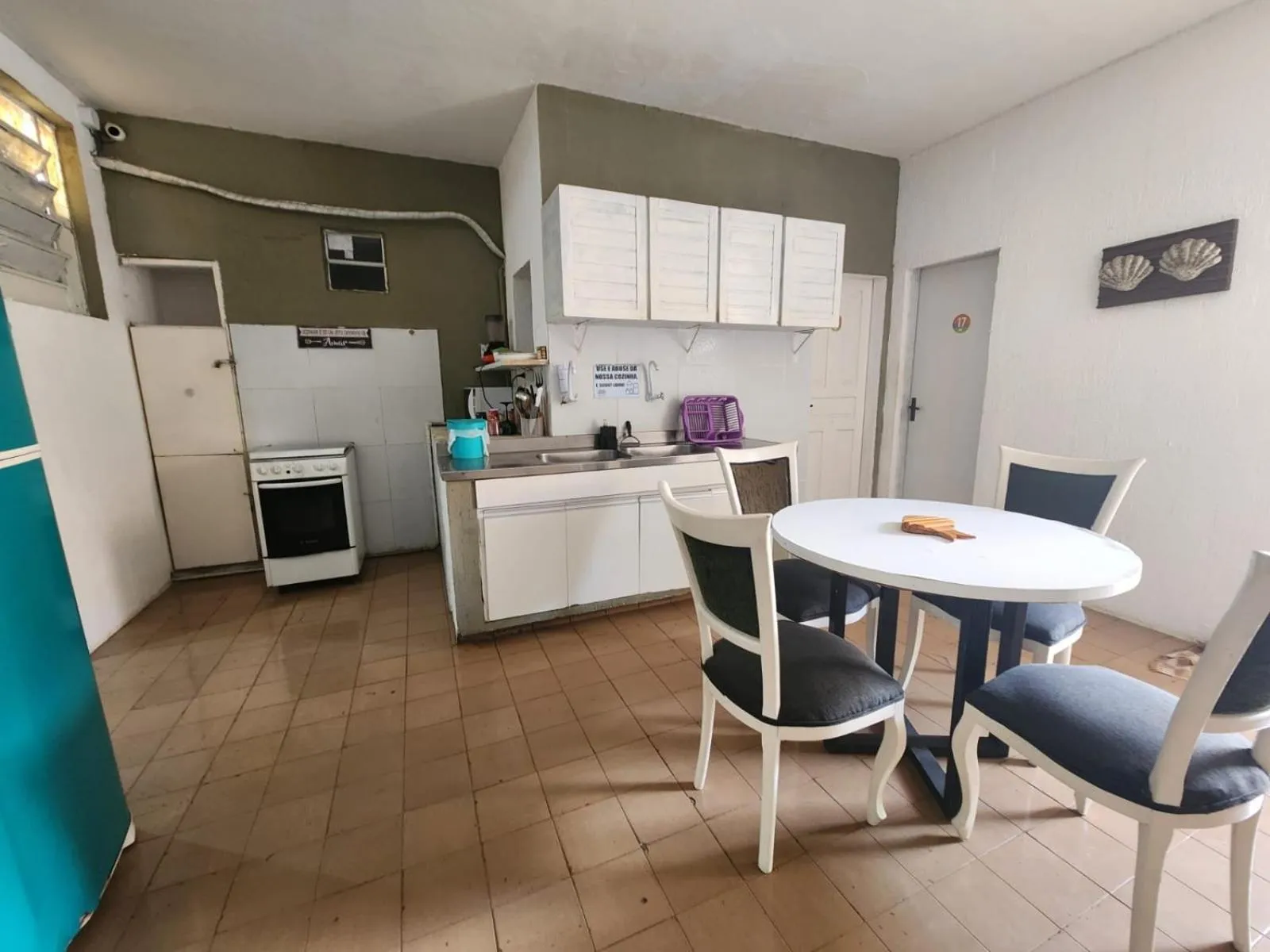 Kitchen or kitchenette in Casa do Meio Pousada