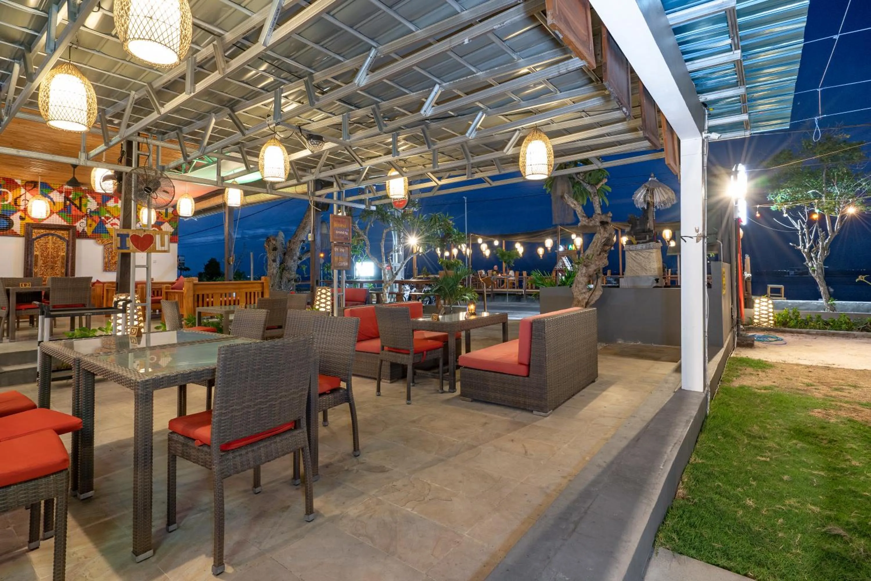 Restaurant/places to eat in Nusa Indah Onai Hotel