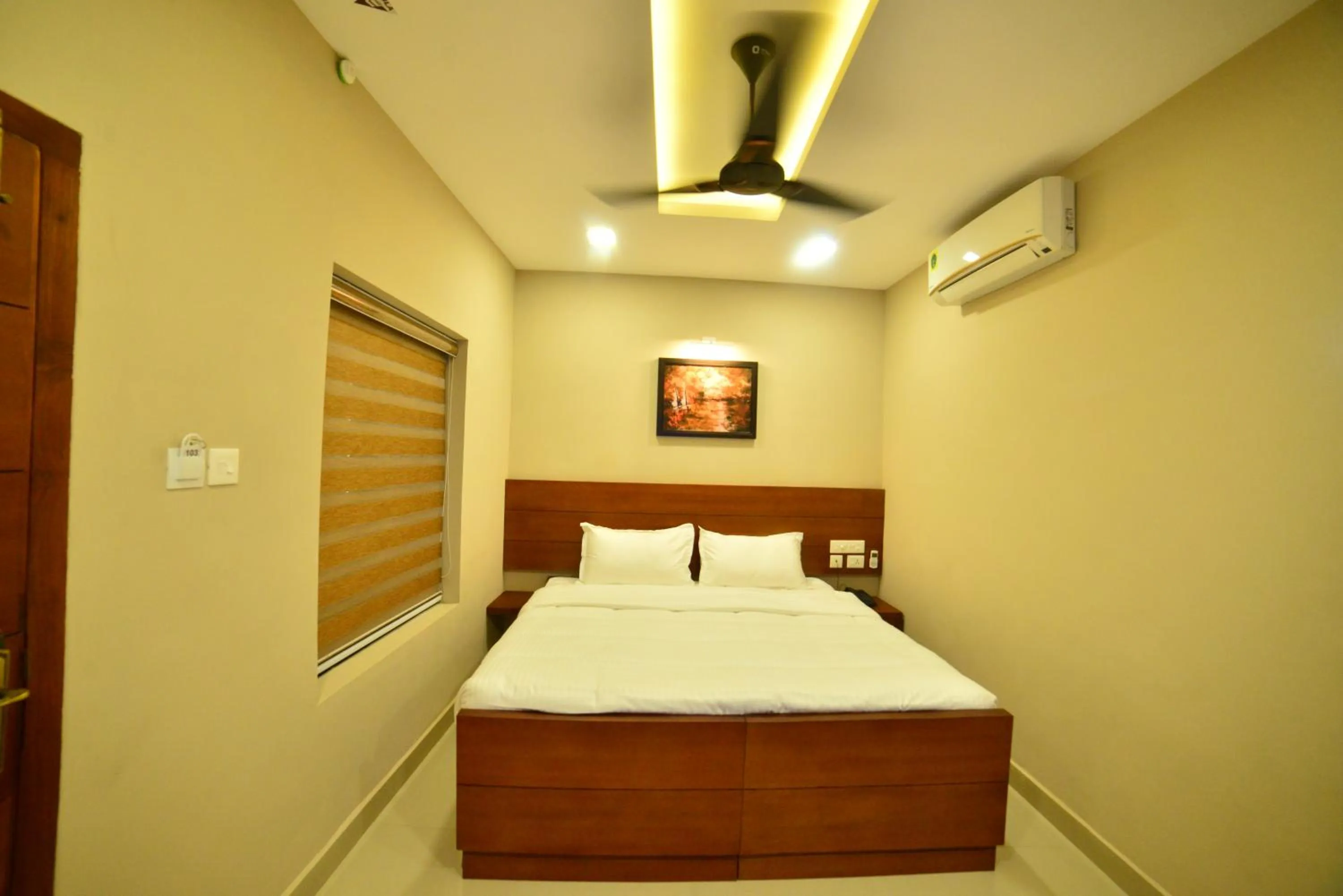 Bedroom, Bed in Hotel Priya