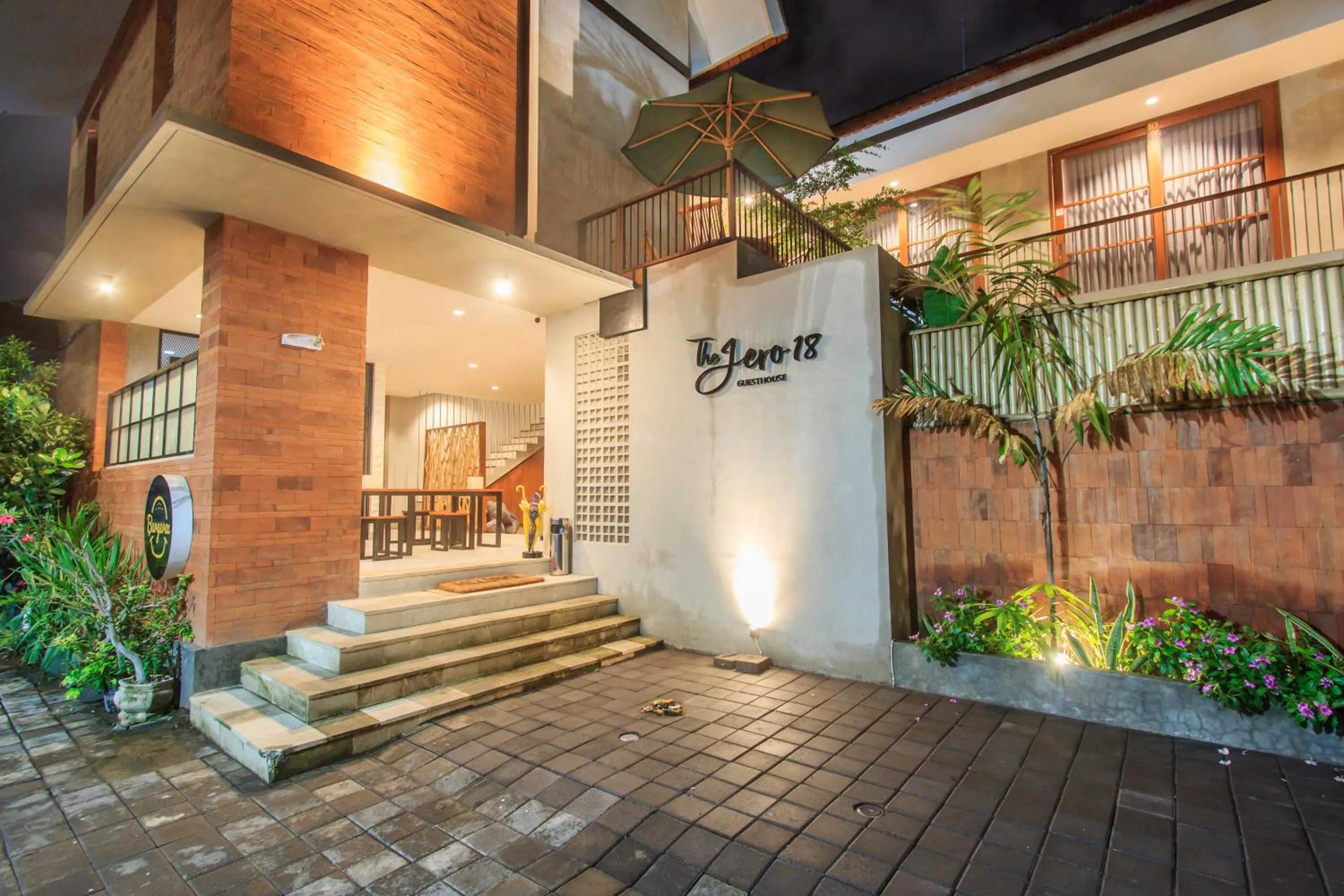 Facade/entrance in The jero 18 kuta guest house