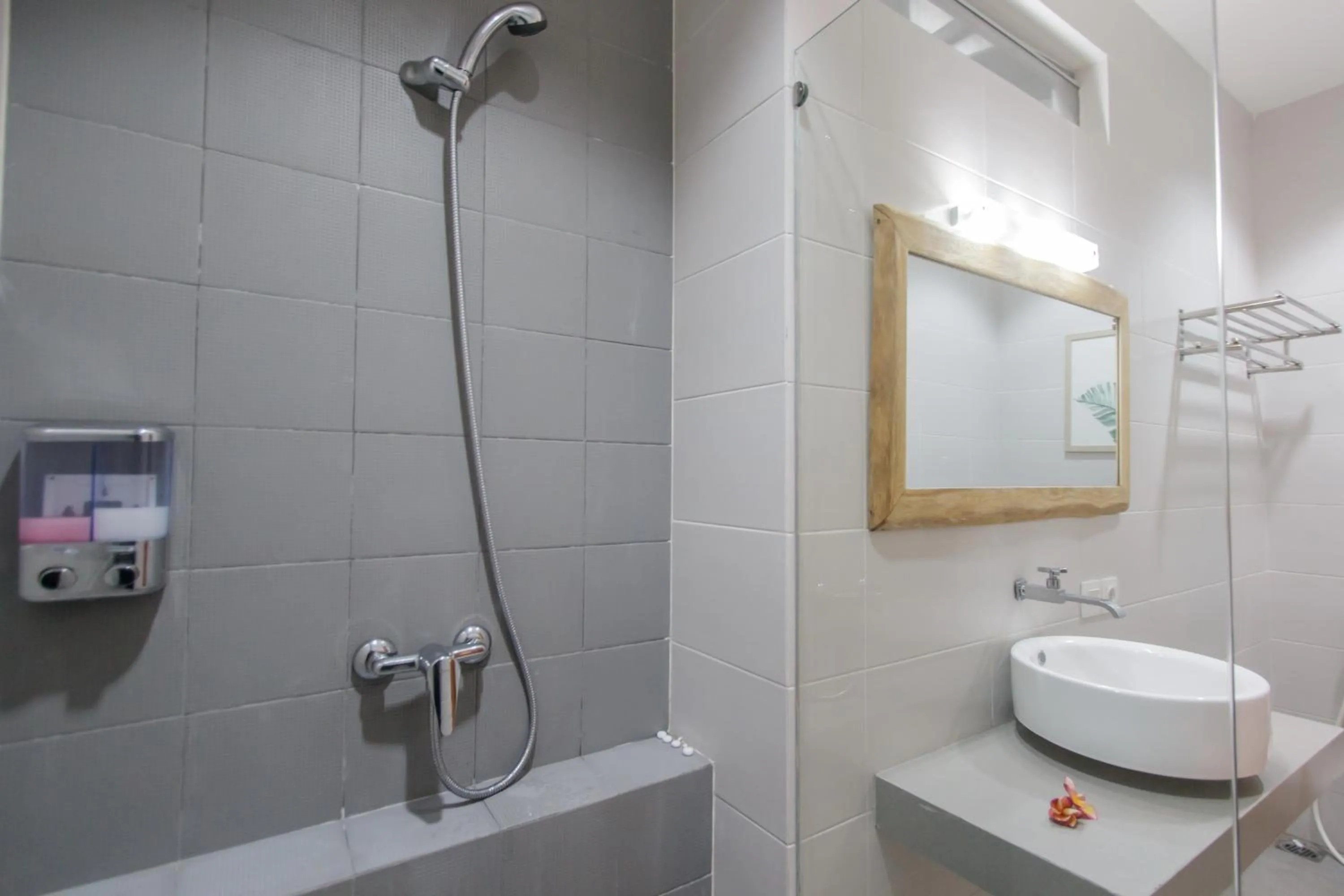 Bathroom in The jero 18 kuta guest house