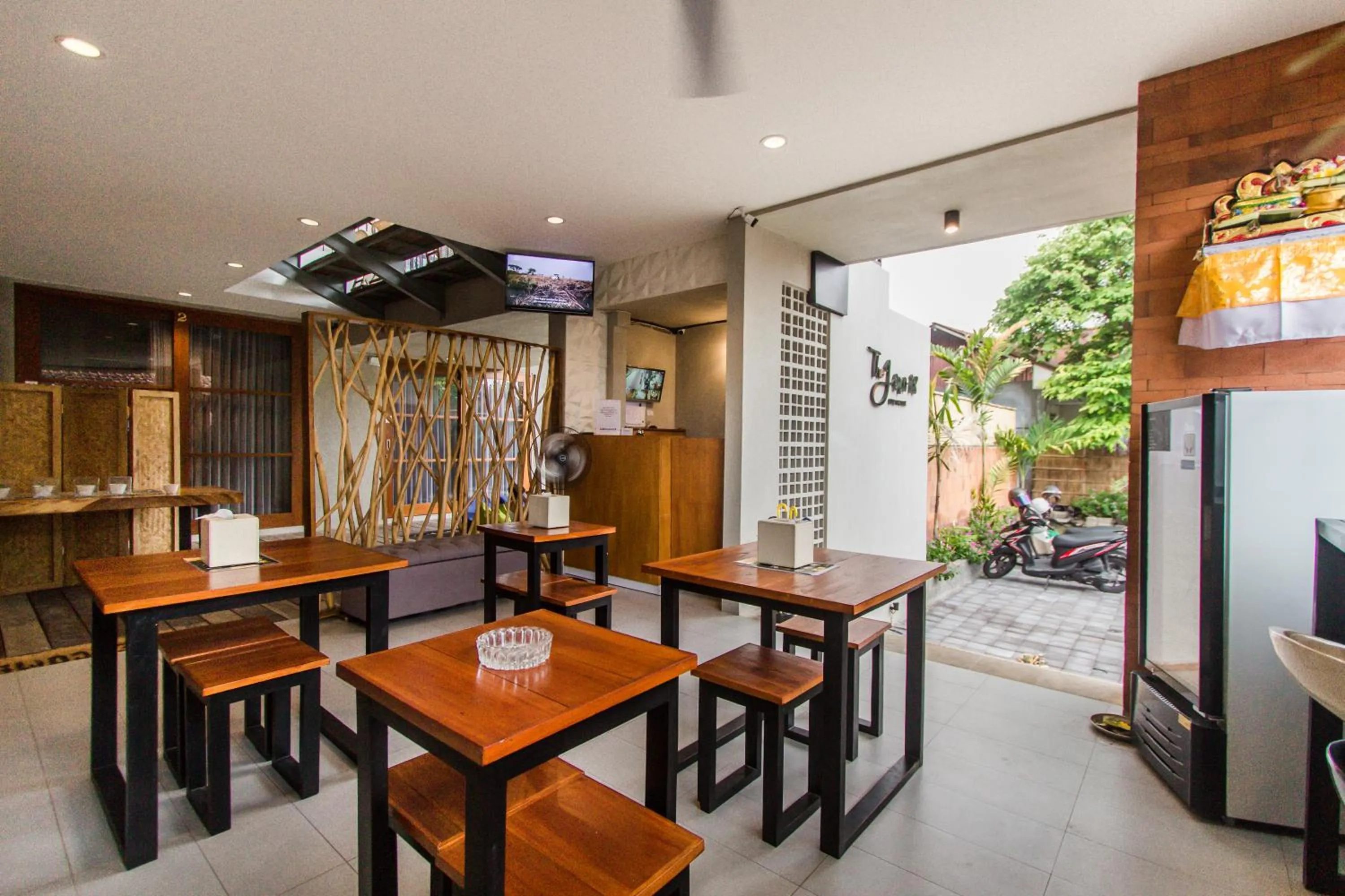 Restaurant/places to eat in The jero 18 kuta guest house