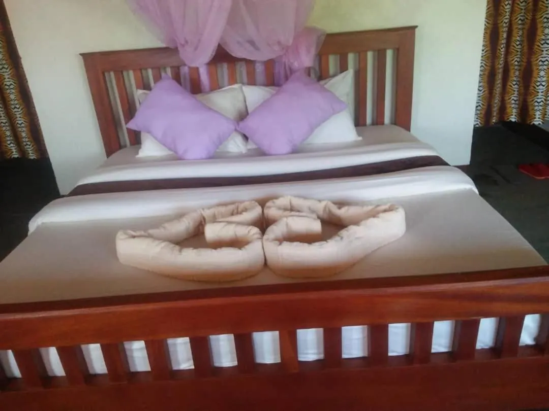 Bedroom, Bed in Tangi Safari Lodge