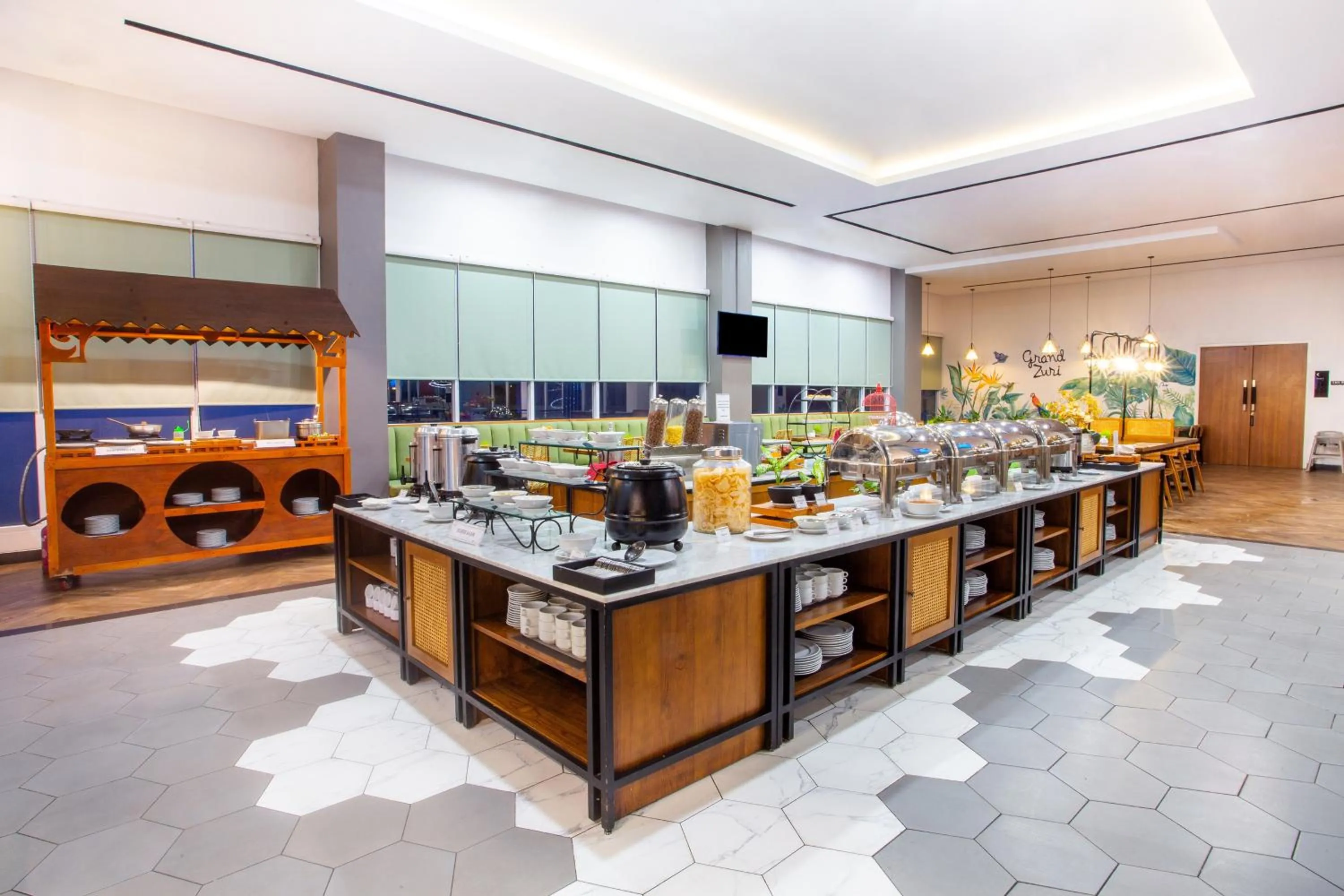 Restaurant/places to eat in Grand Zuri Ketapang