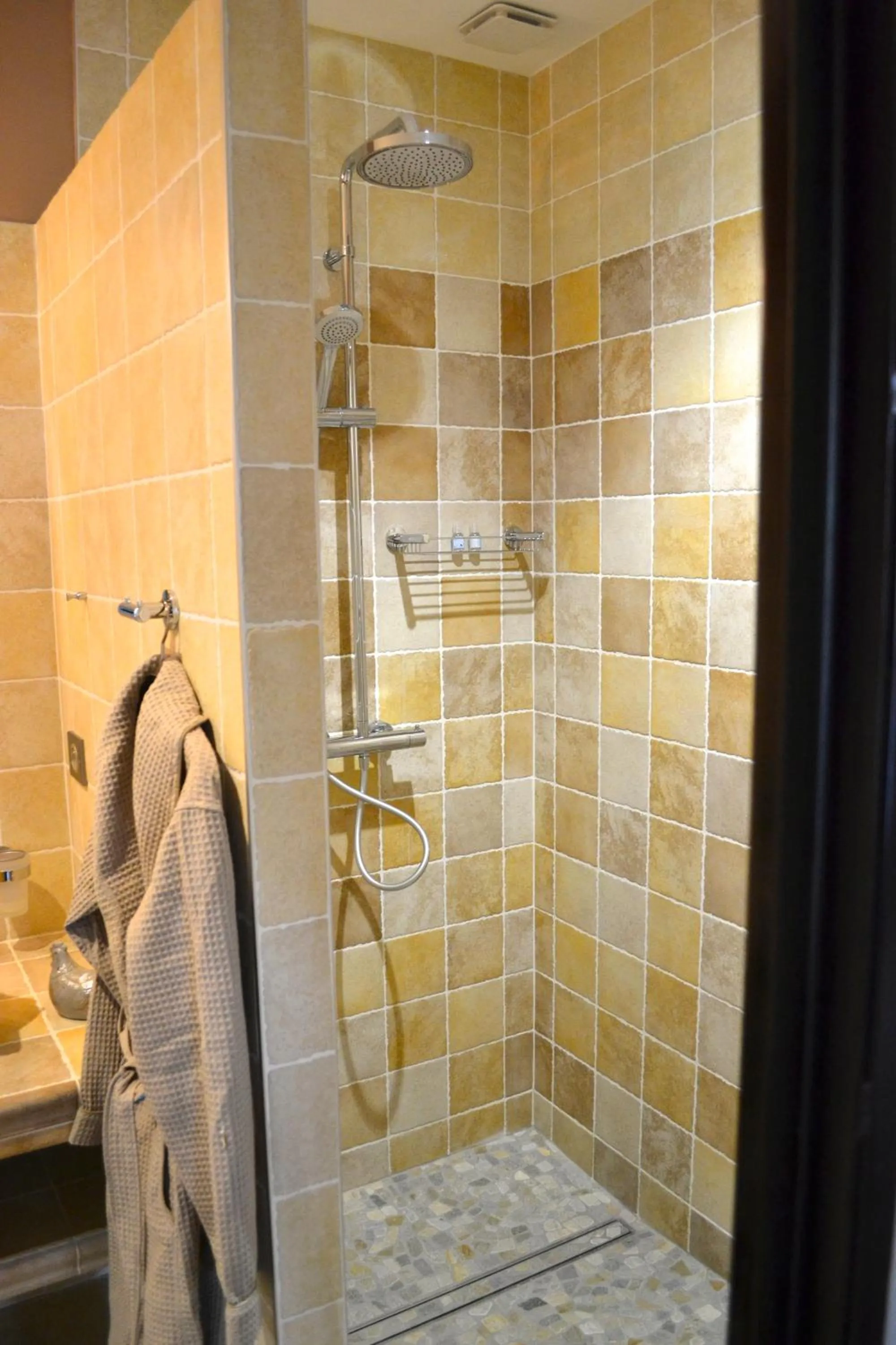 Shower in les tamaris