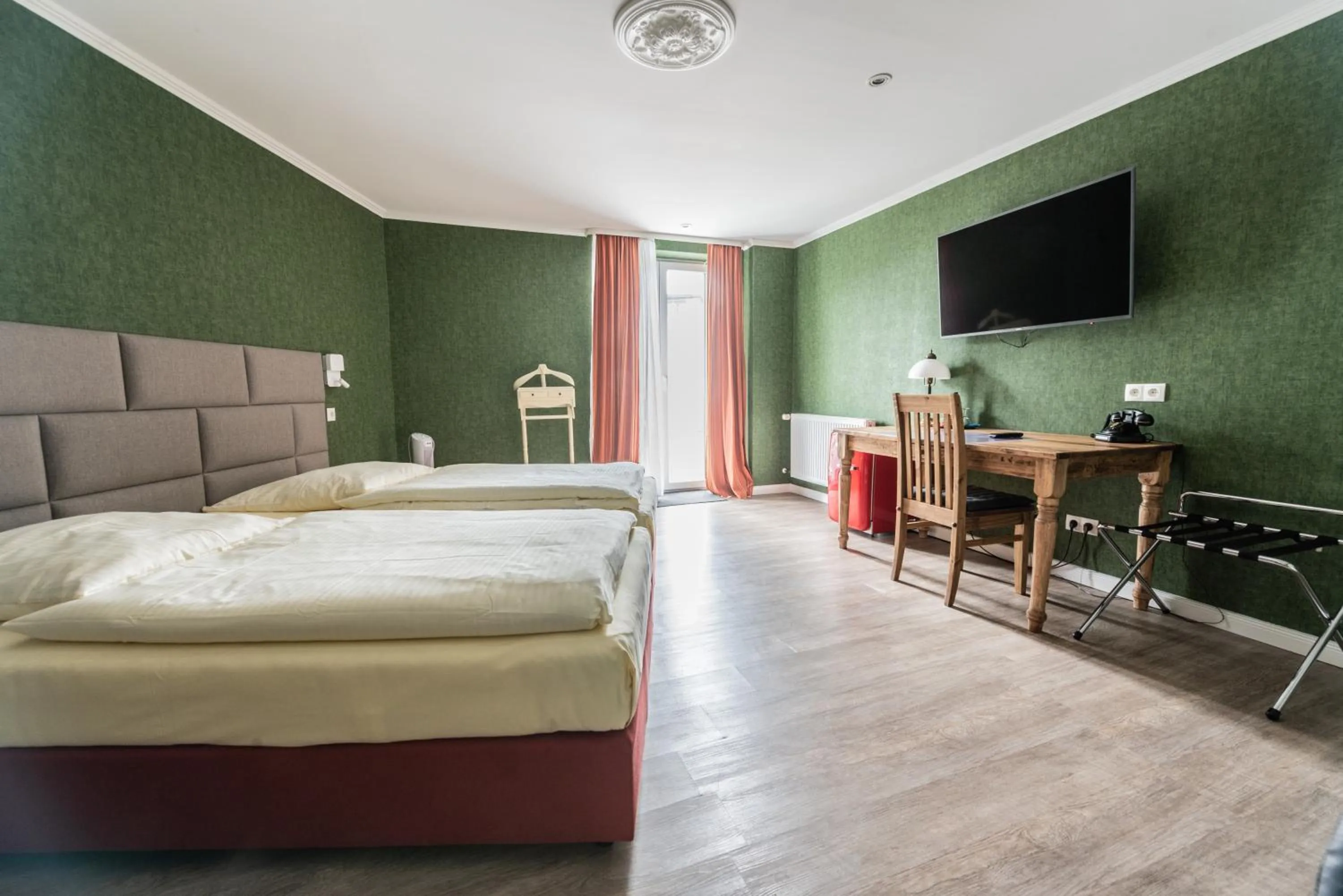 Photo of the whole room, Bed in Hotel Kurfürstenhof