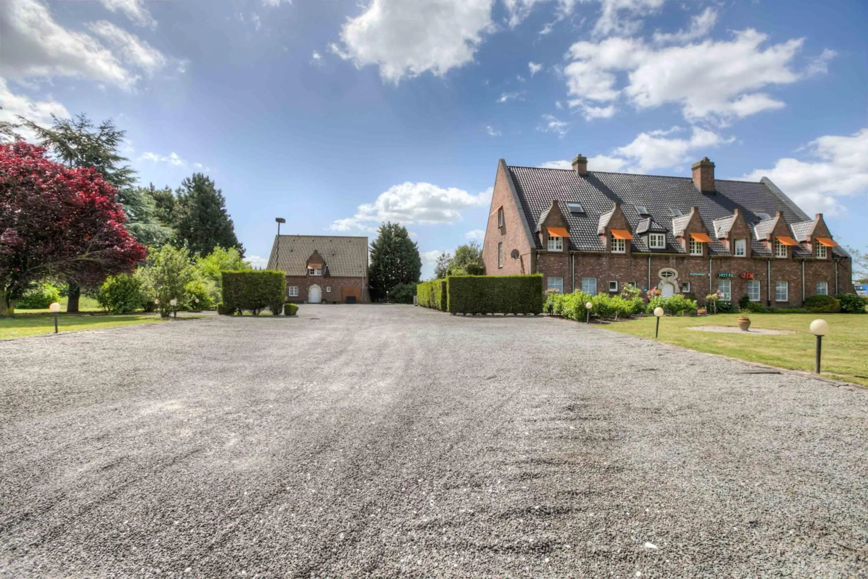 Property building in JFK Hotel Zelzate - Gent