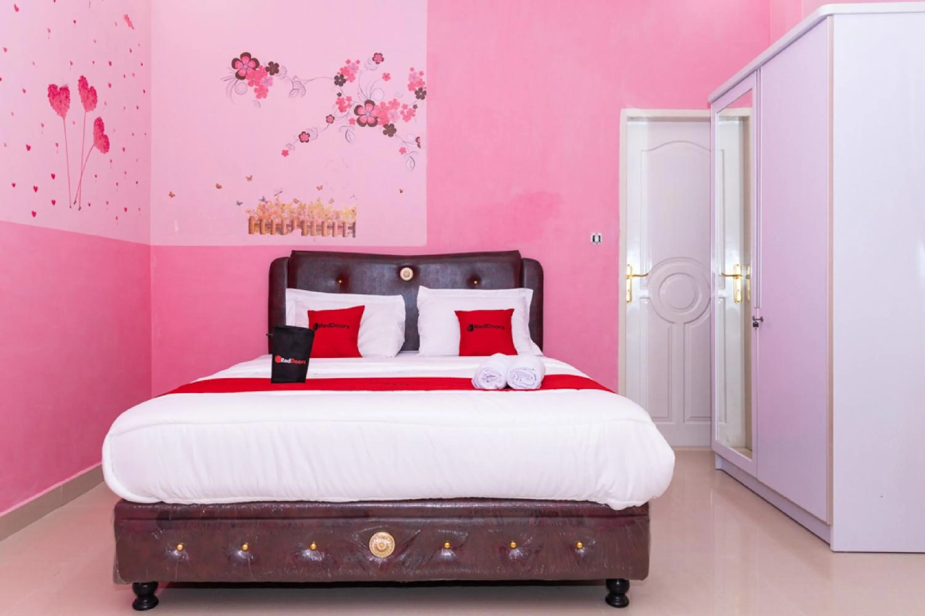 Bedroom, Bed in RedDoorz Premium @ Sea Residence Manado