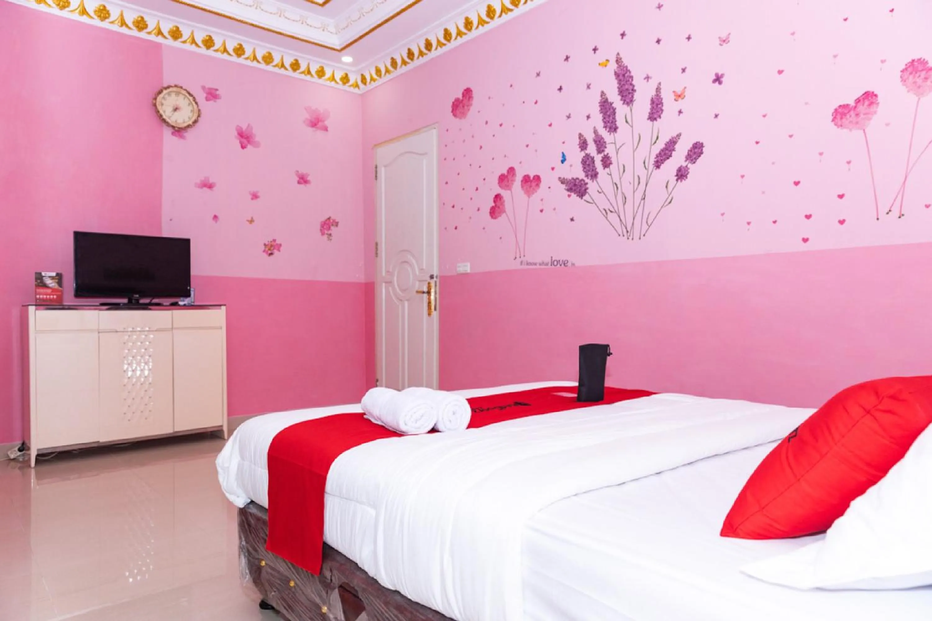 Bedroom, Bed in RedDoorz Premium @ Sea Residence Manado