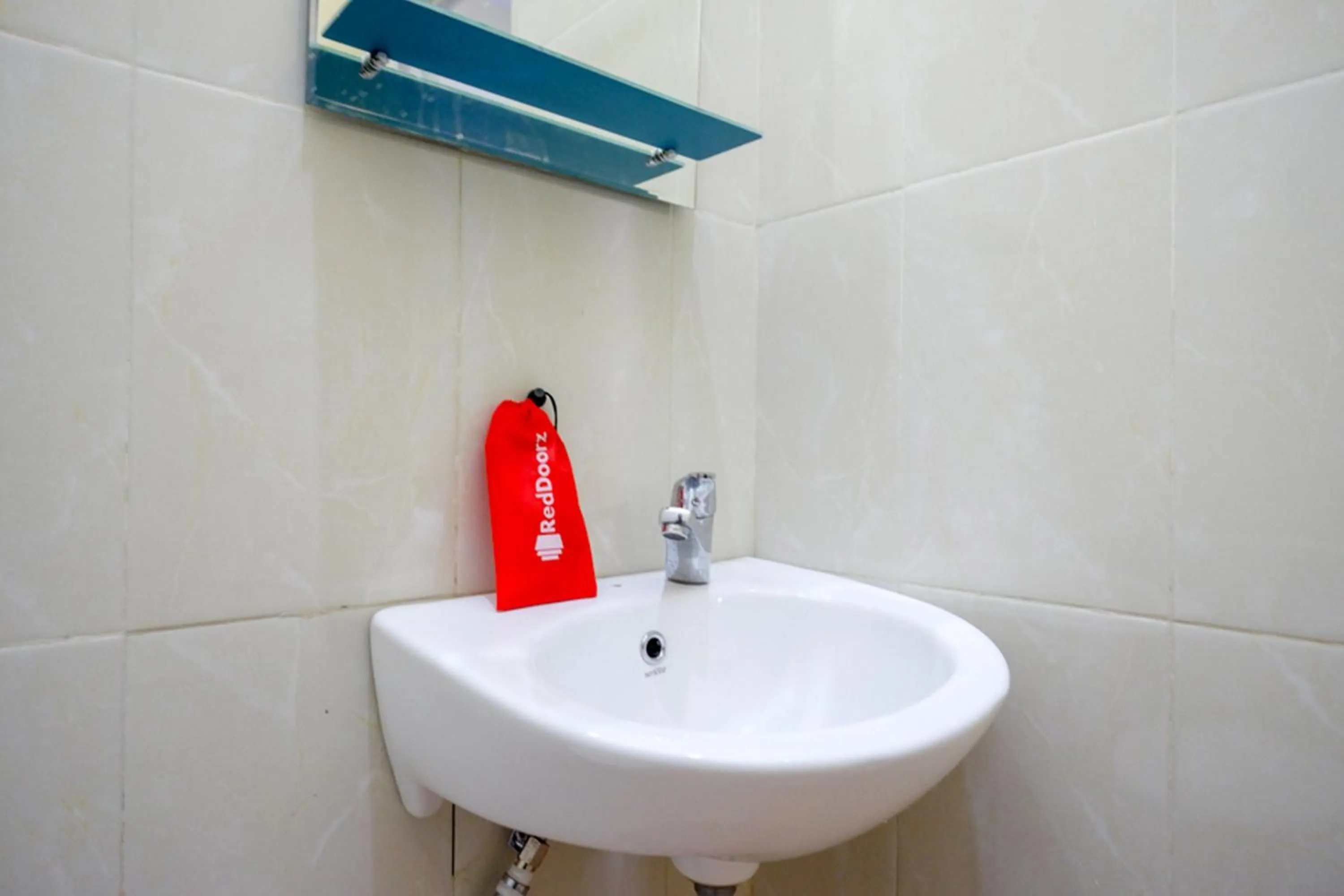 RedDoorz near Stadion 45 Karanganyar