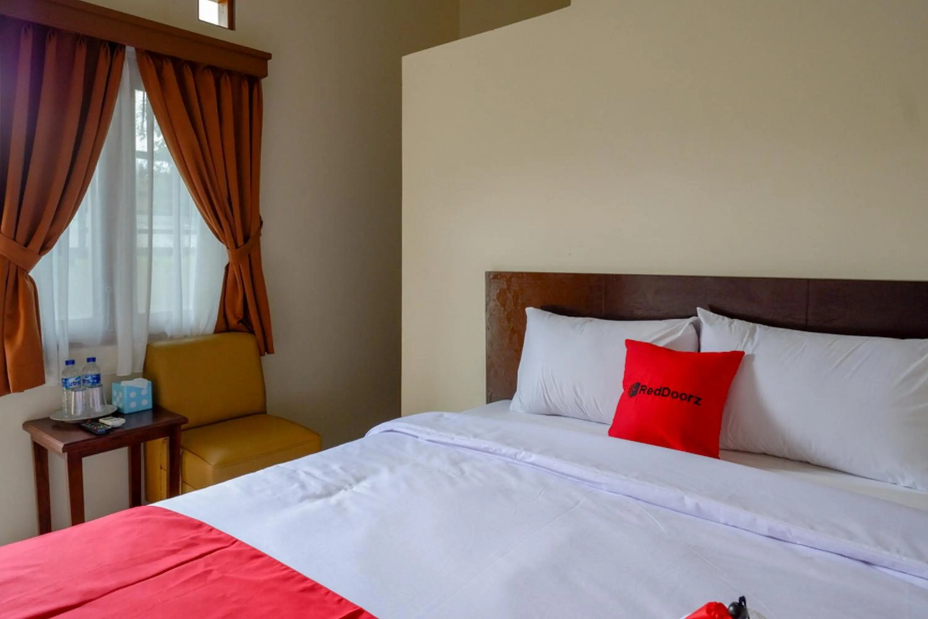 Bed in RedDoorz near Stadion 45 Karanganyar