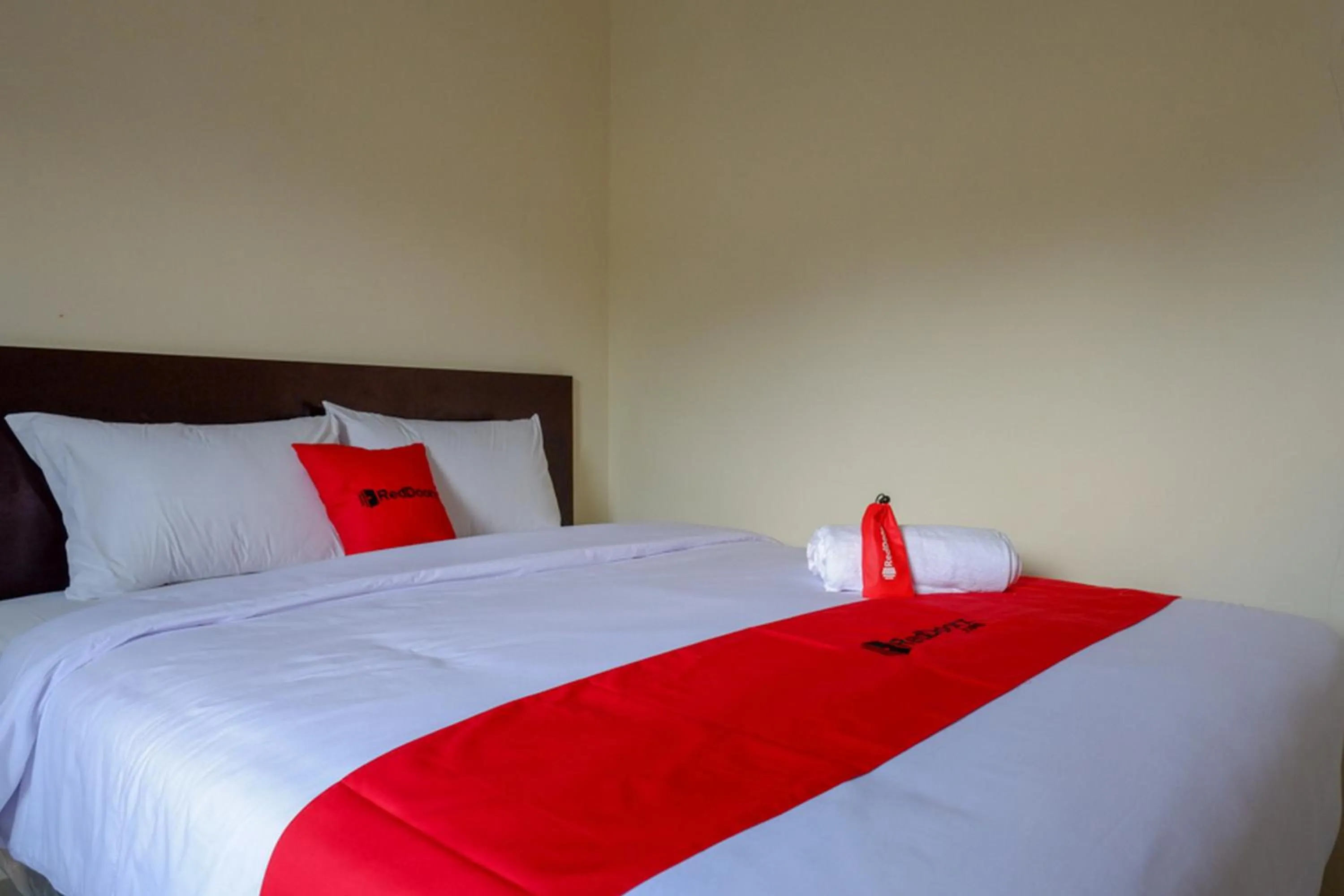 Bed in RedDoorz near Stadion 45 Karanganyar