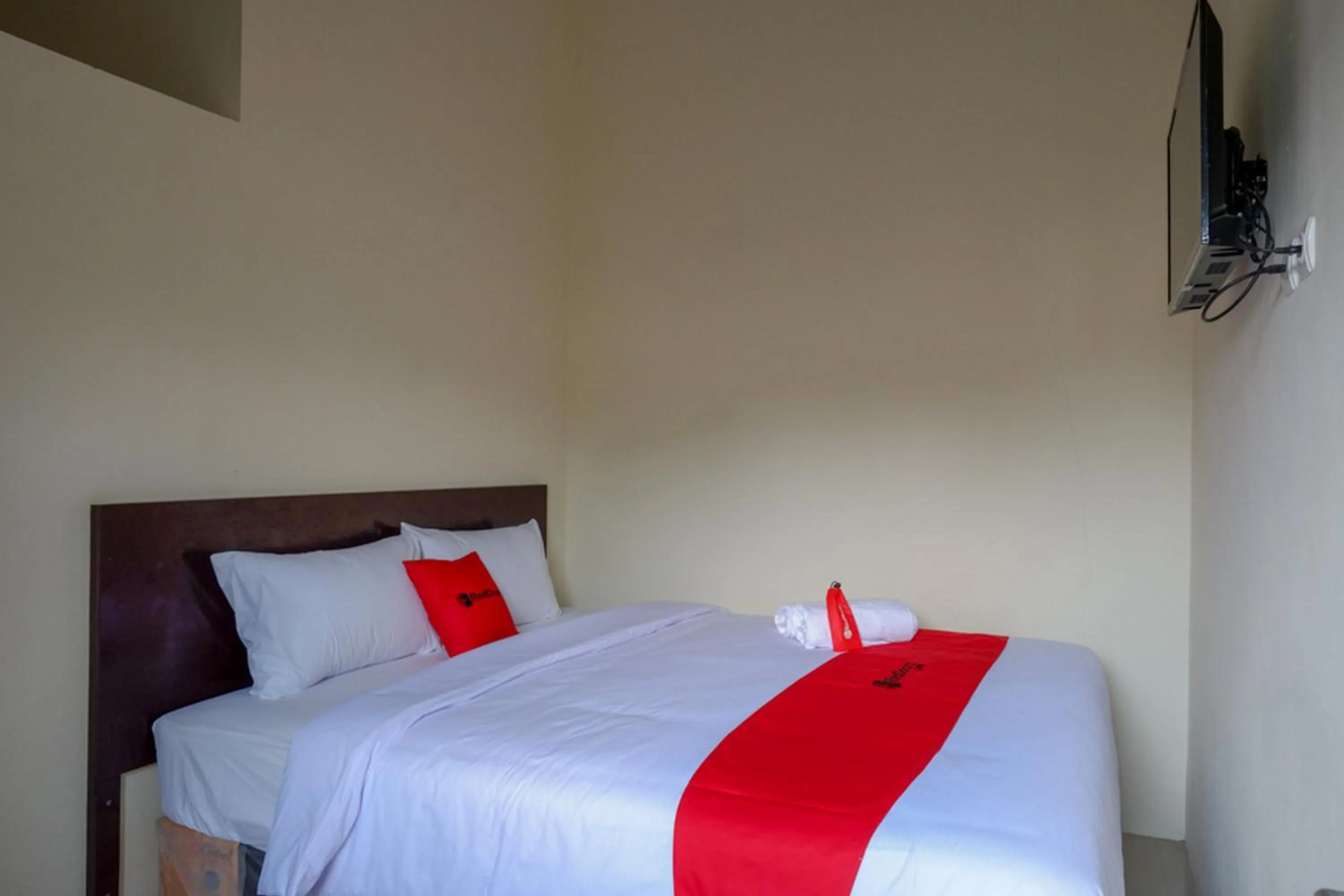 Bed in RedDoorz near Stadion 45 Karanganyar