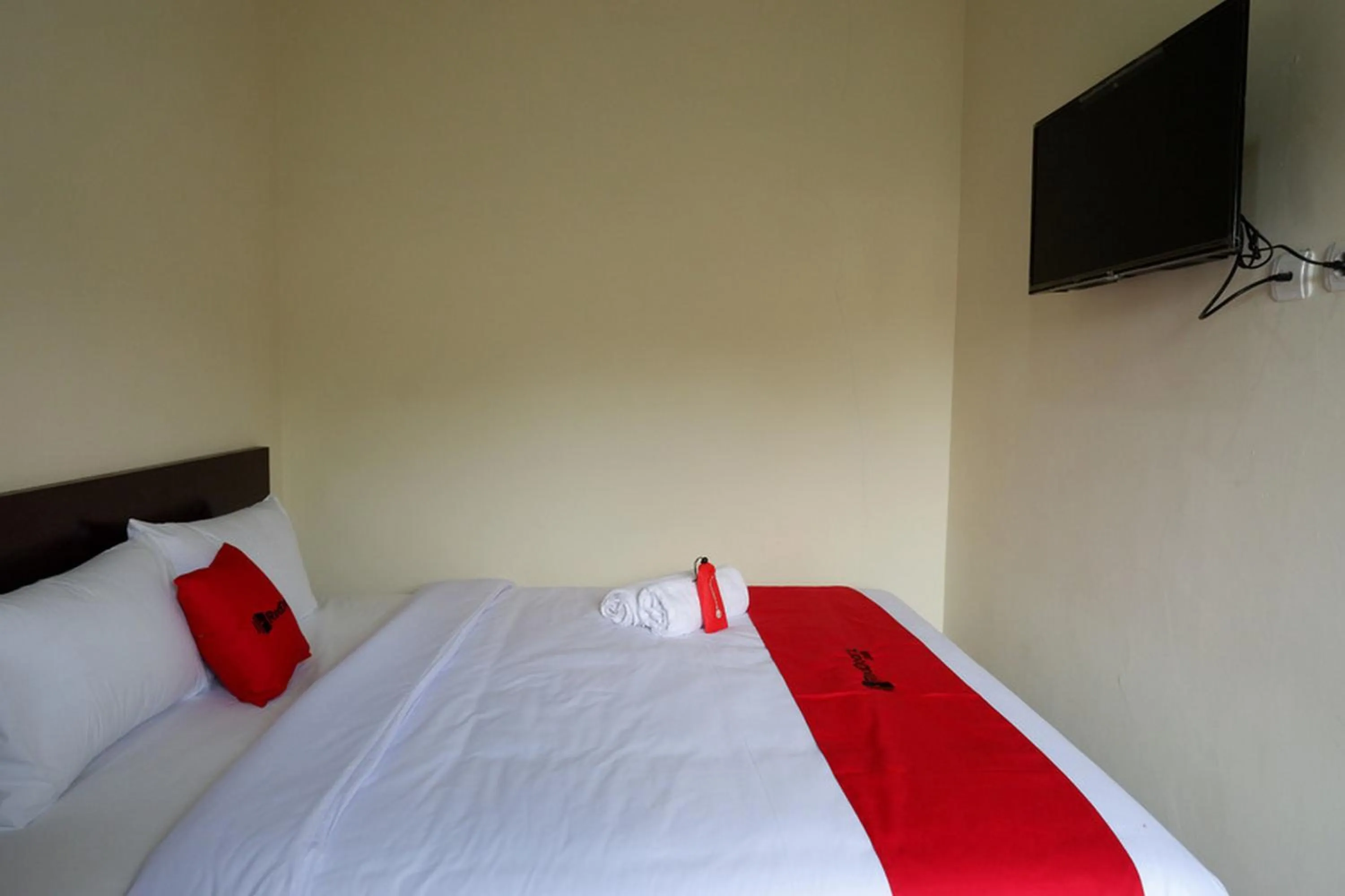 Bed in RedDoorz near Stadion 45 Karanganyar