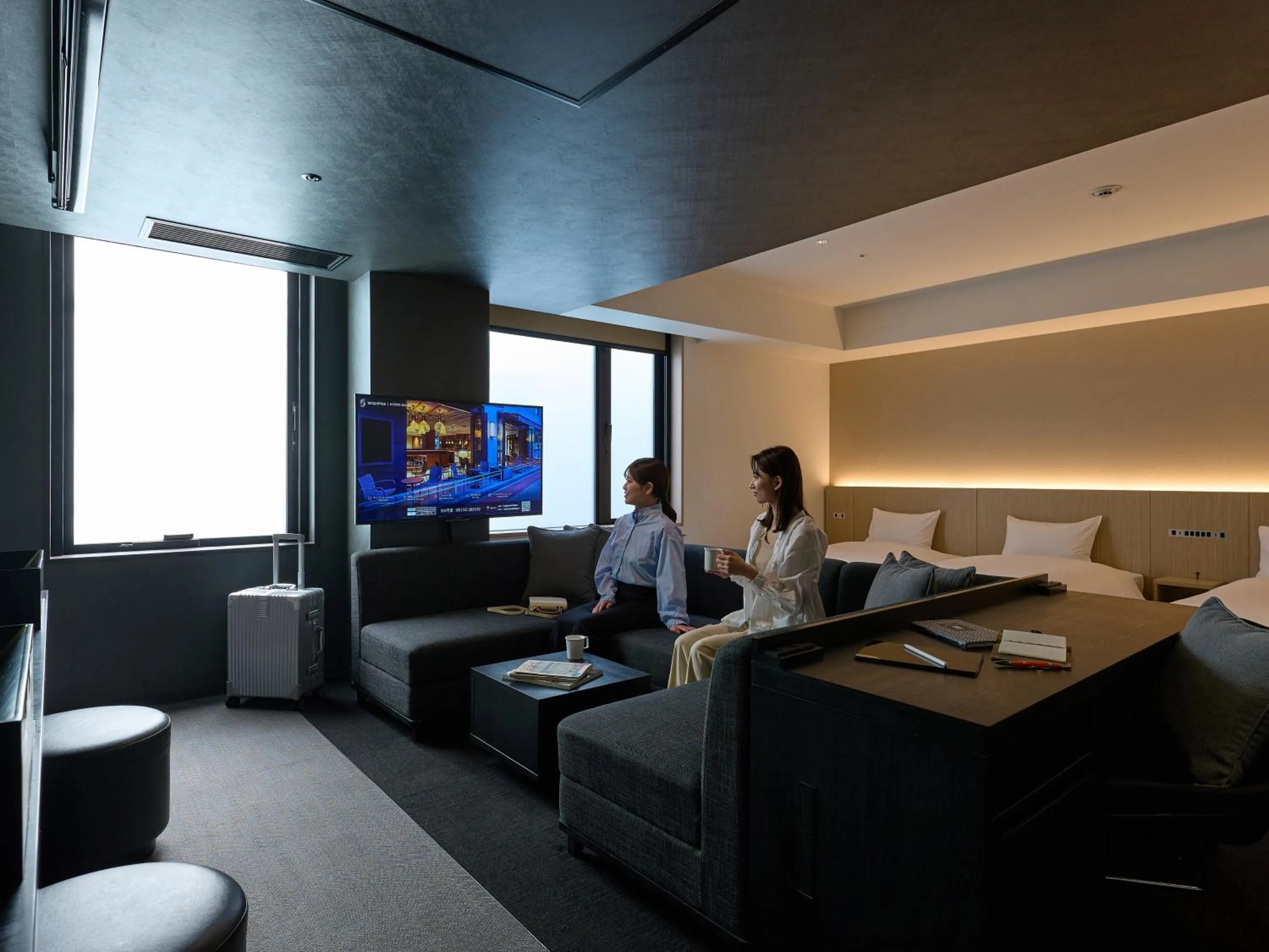 Photo of the whole room in sequence KYOTO GOJO