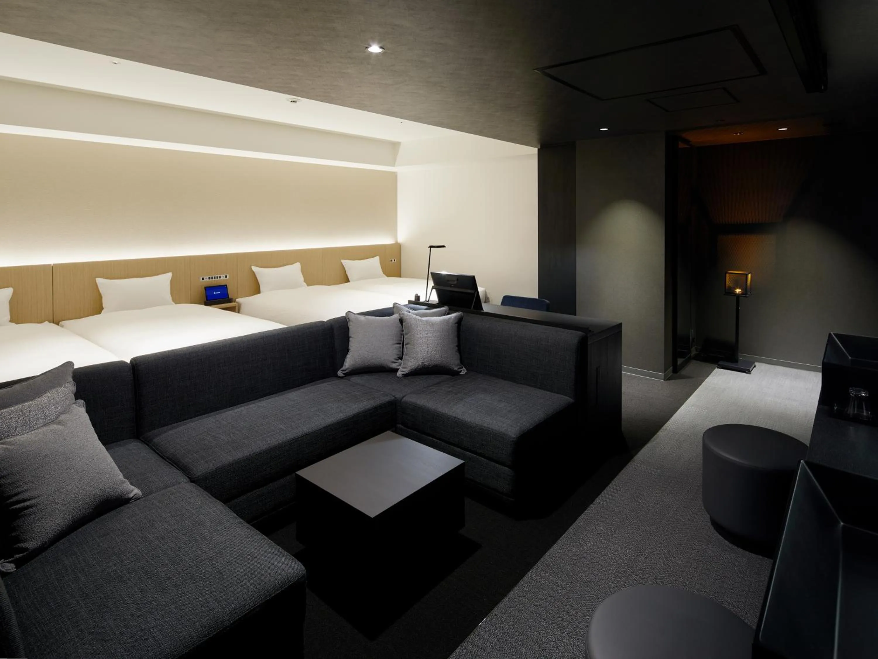 Photo of the whole room in sequence KYOTO GOJO