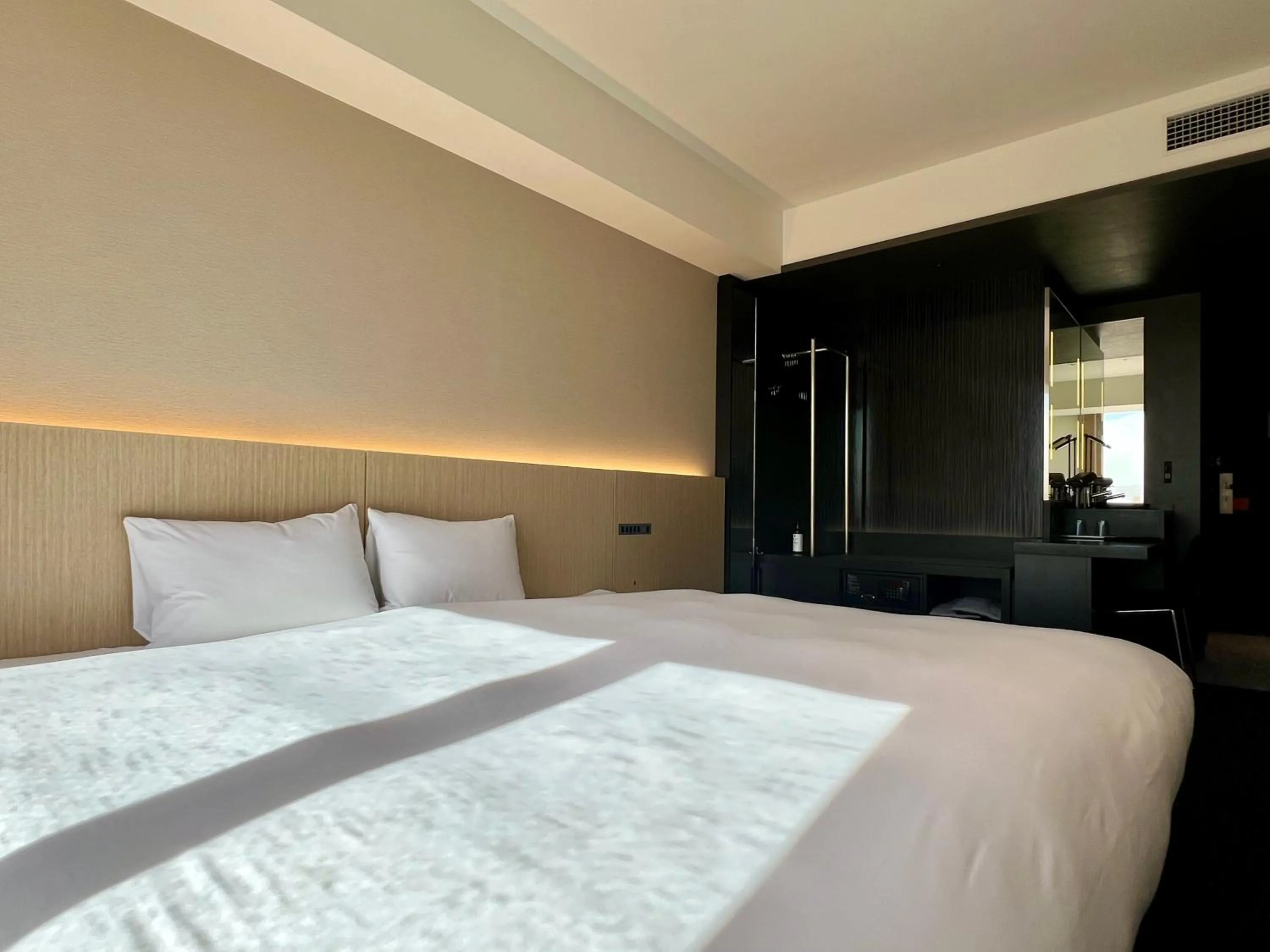 Photo of the whole room, Bed in sequence KYOTO GOJO