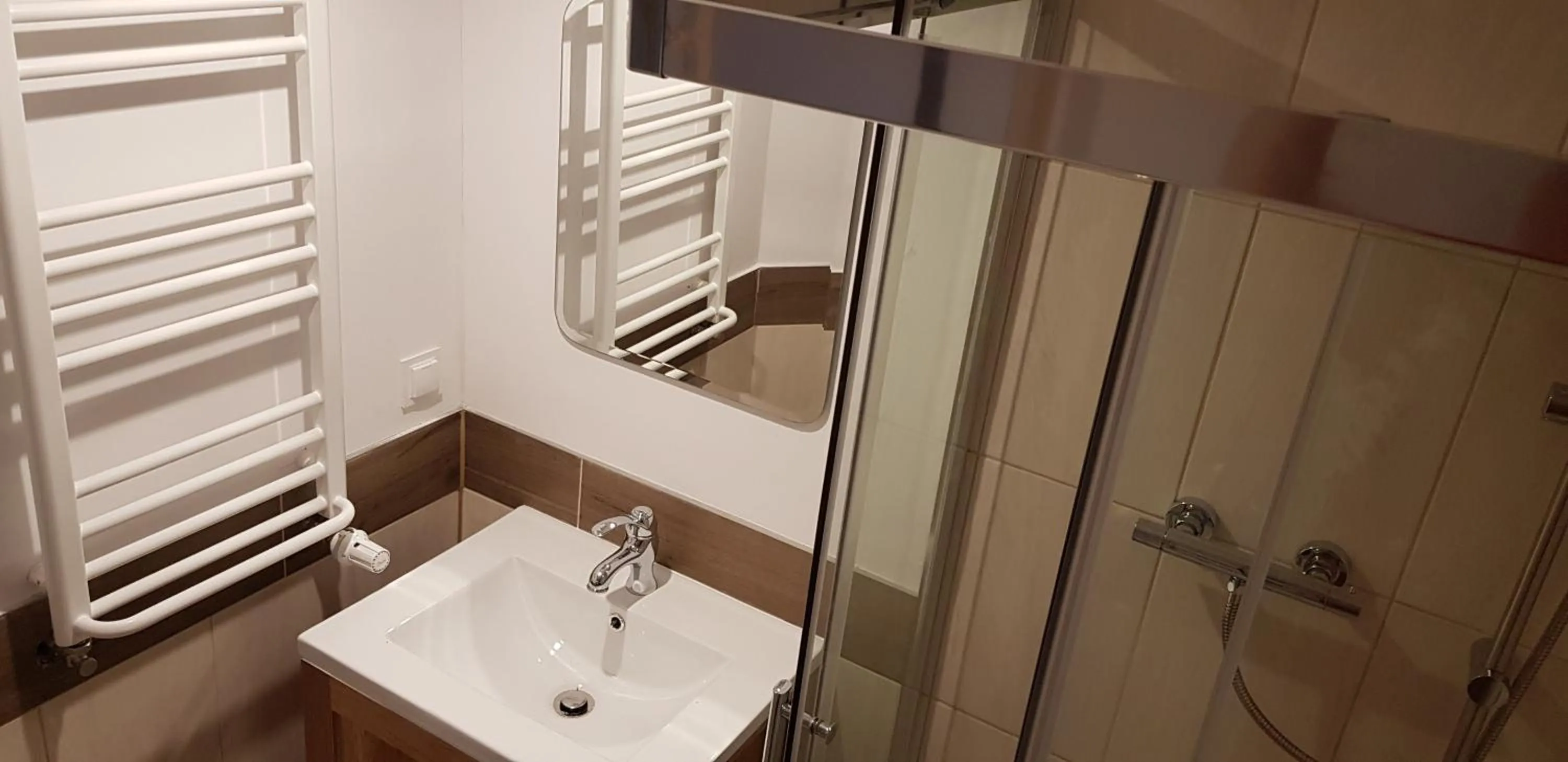 Pokoje Gościnne Art- Dworek