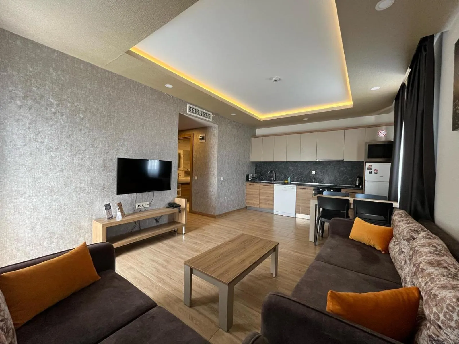 Golden World Suite Hotel