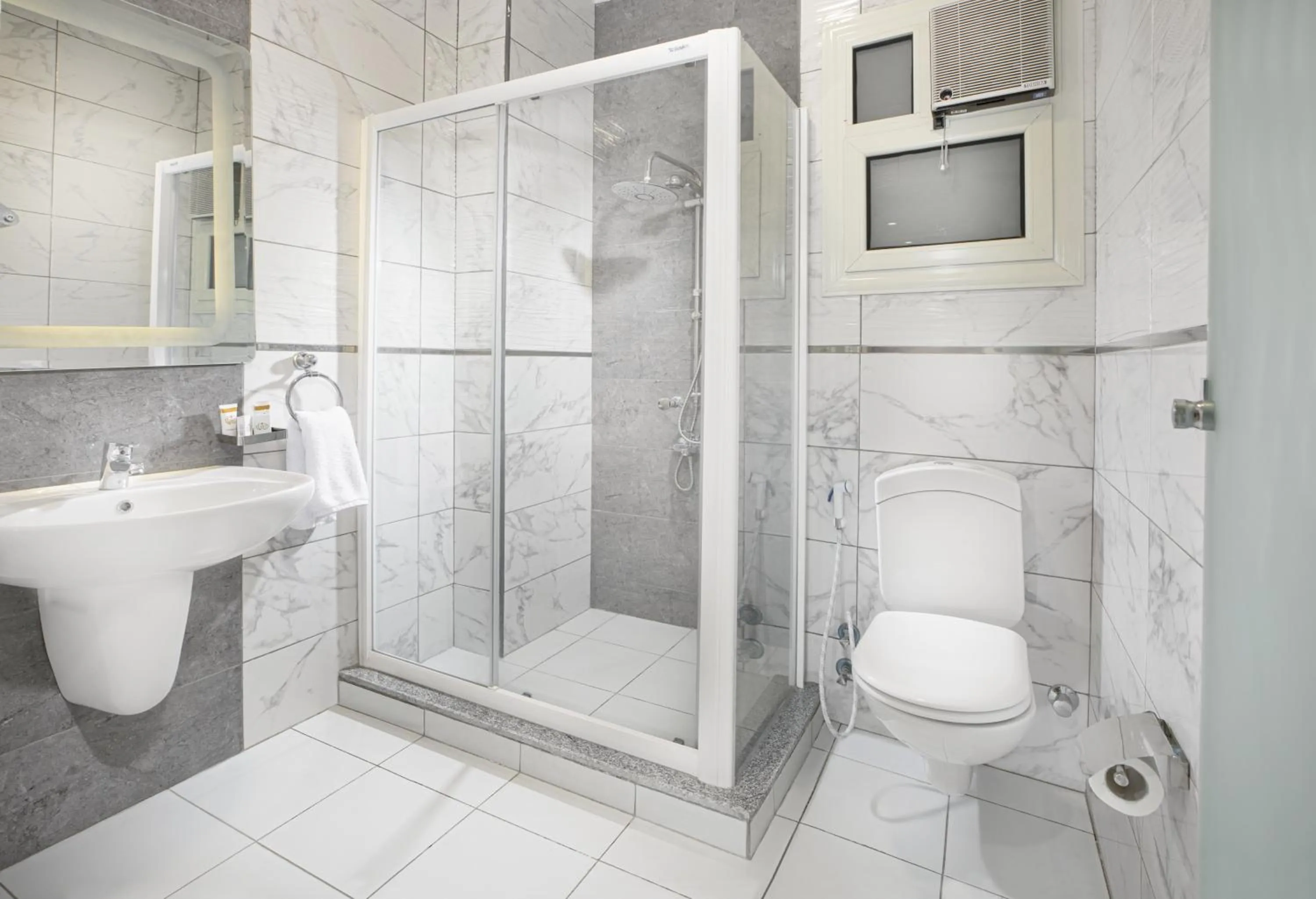 Shower in Vibotel Residence Hotel Apartments