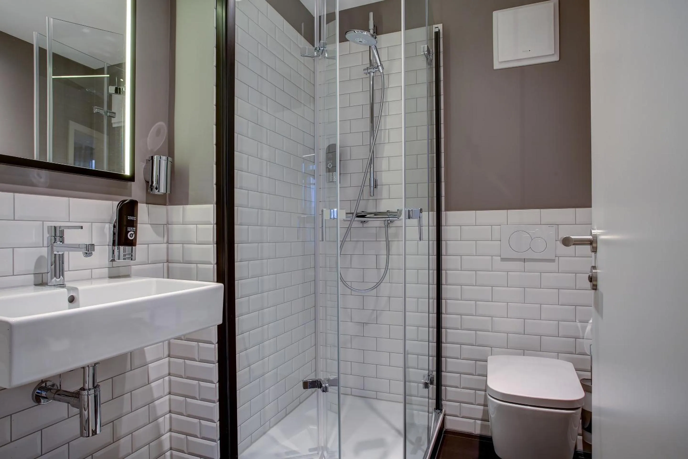 Shower in Vienna House Easy by Wyndham Hamburg City