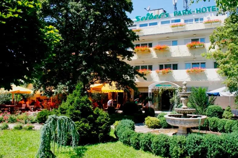 Facade/entrance in Seibel's Park Hotel