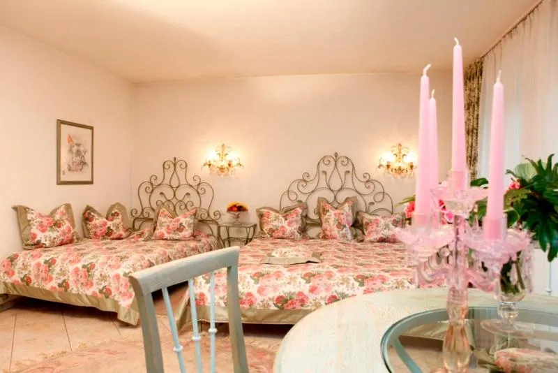 Photo of the whole room, Bed in Seibel's Park Hotel