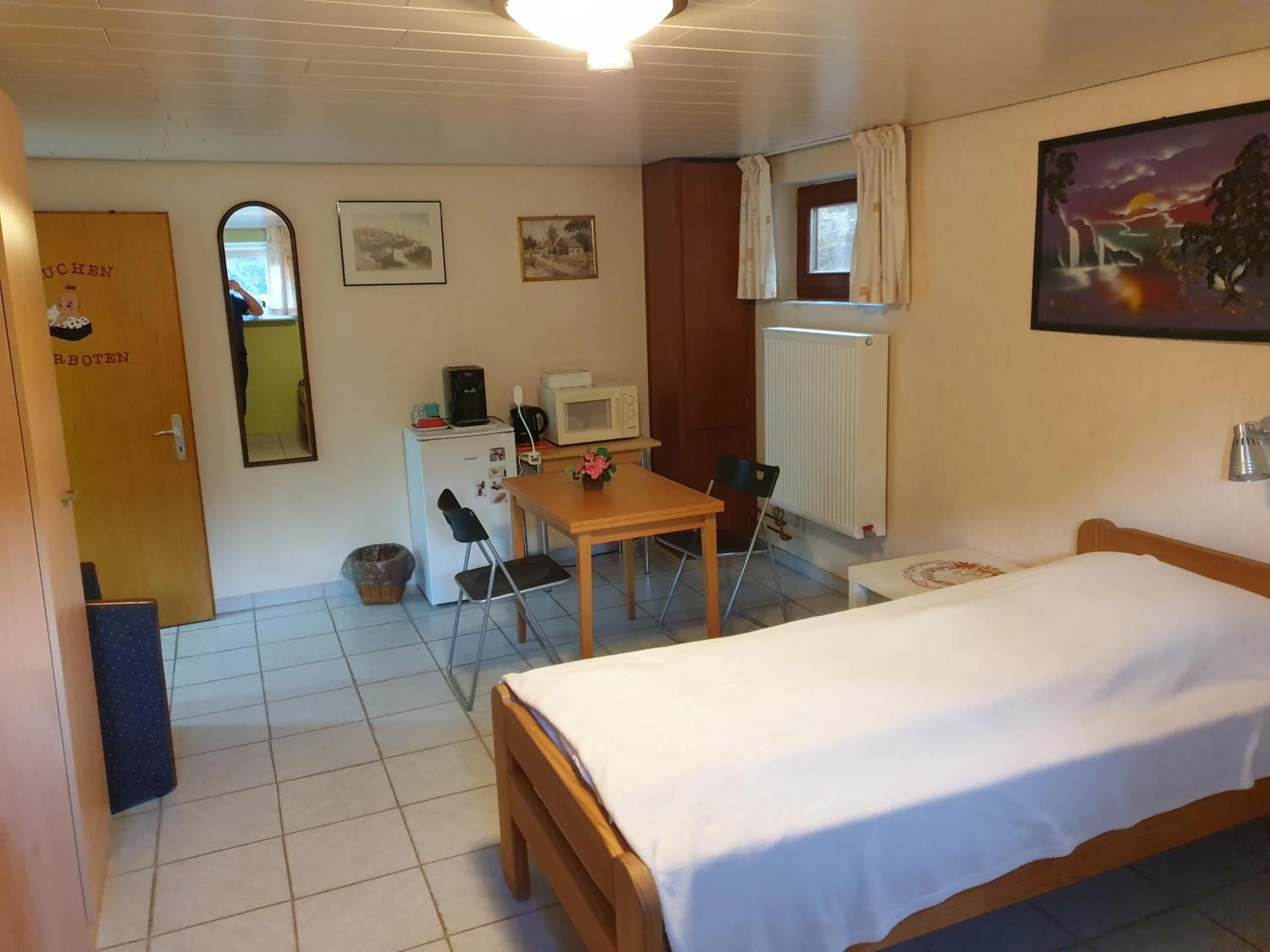 Kitchen or kitchenette, Bed in B & B Buchhorst 21481