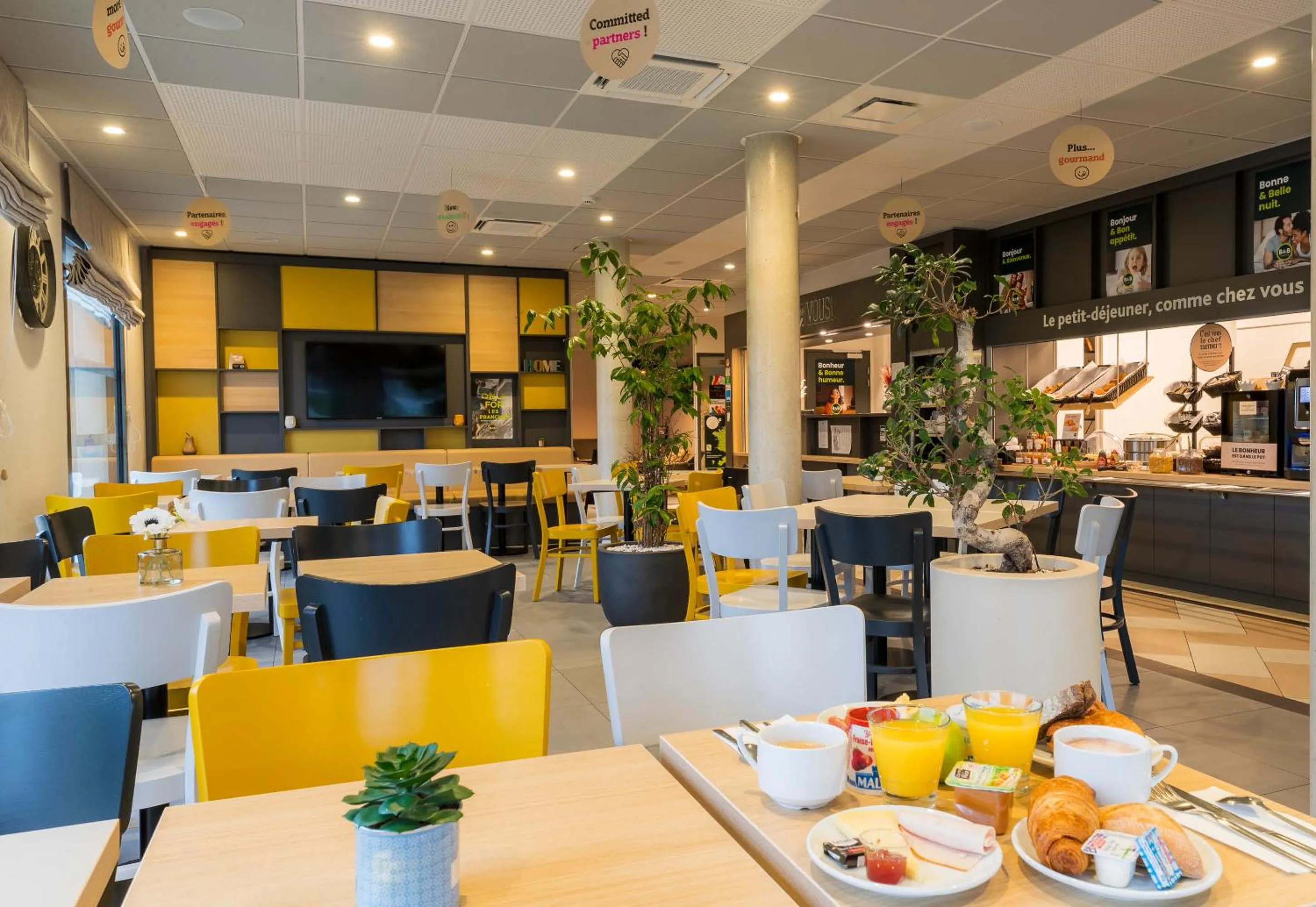 Restaurant/places to eat in B&B HOTEL Troyes Magasins d'usine