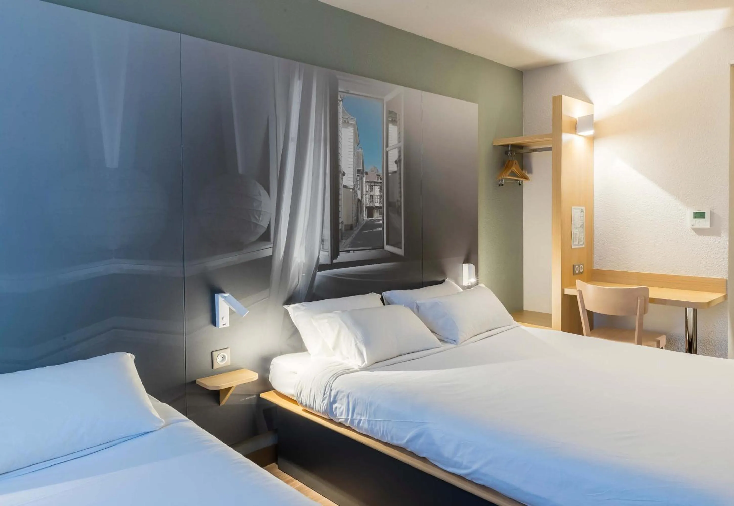 Bedroom, Bed in B&B HOTEL Troyes Magasins d'usine