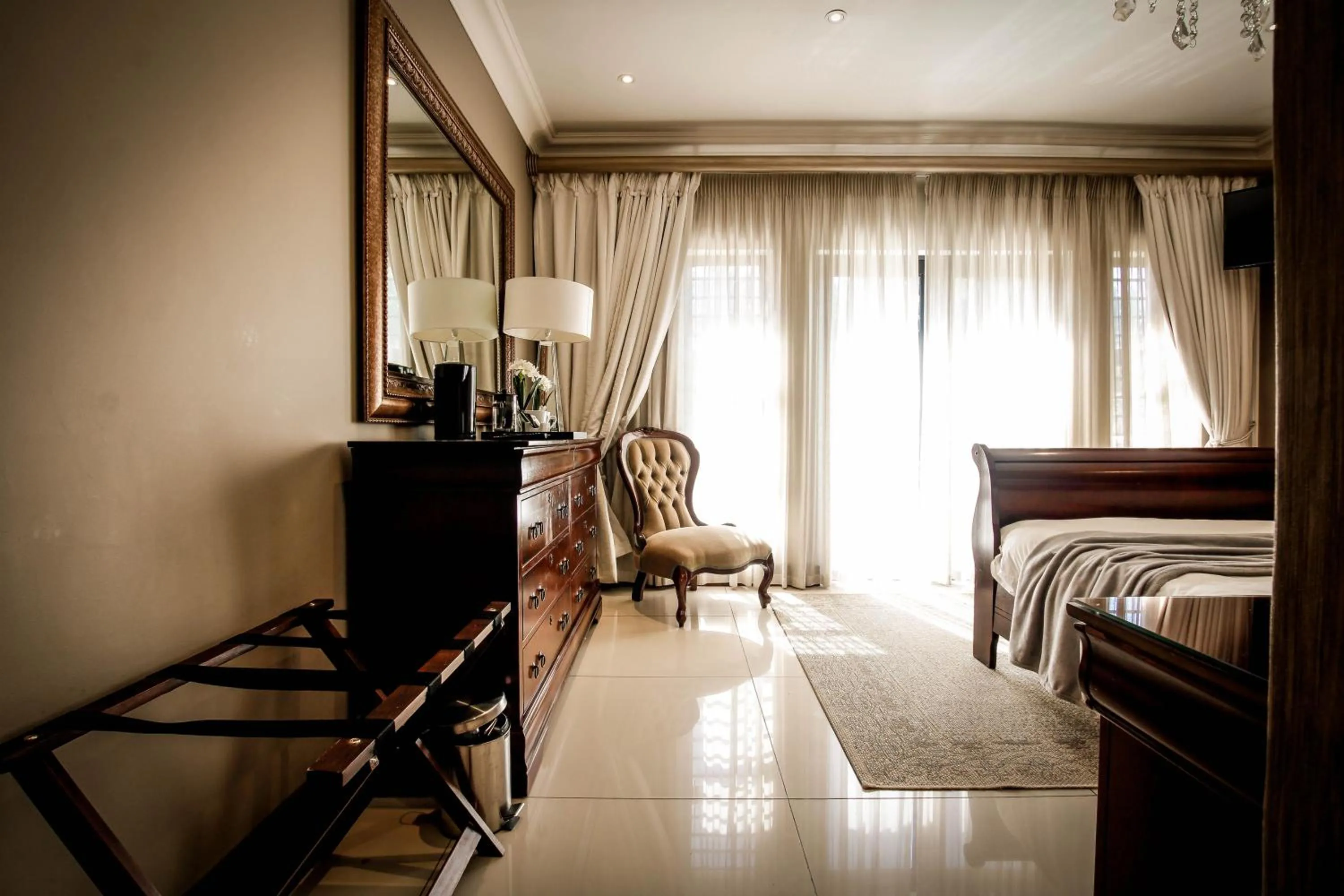 Seating area, Bed in Potch Manor Guest House